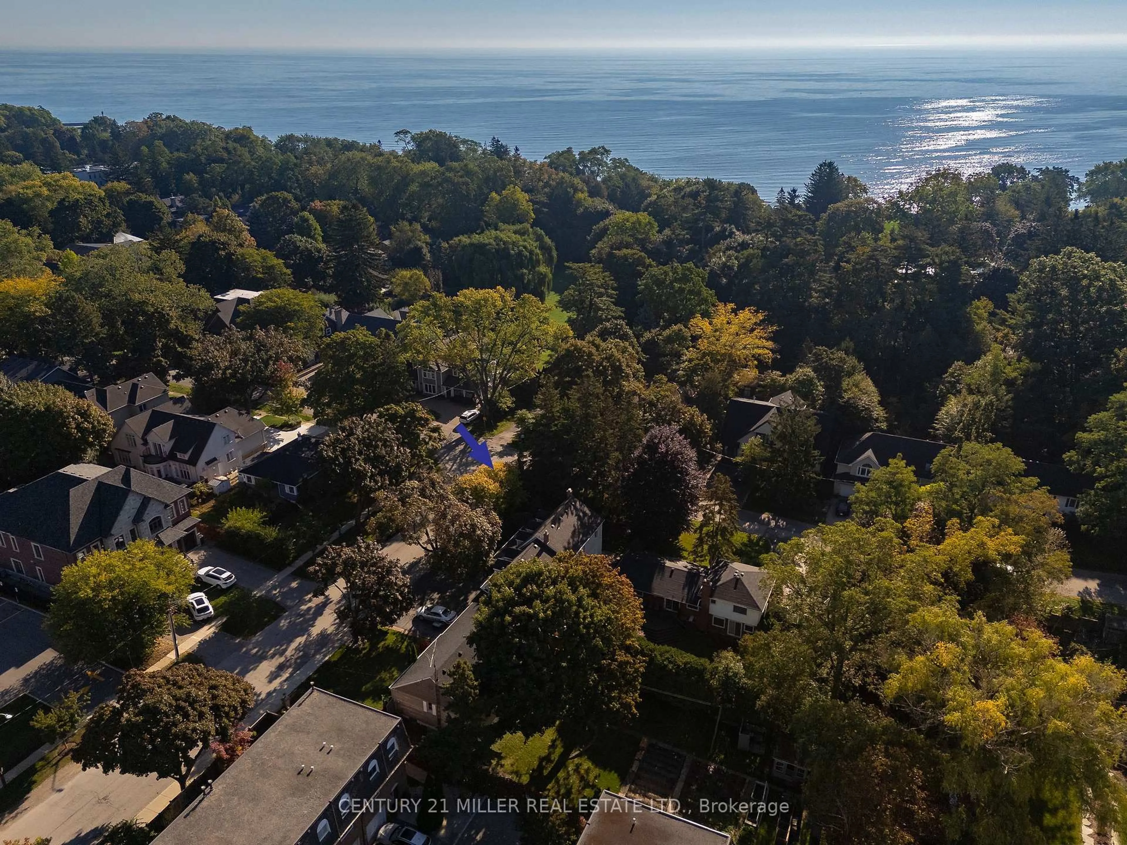 A pic from outside/outdoor area/front of a property/back of a property/a pic from drone, water/lake/river/ocean view for 76 Brock St, Oakville Ontario L6K 2Z1