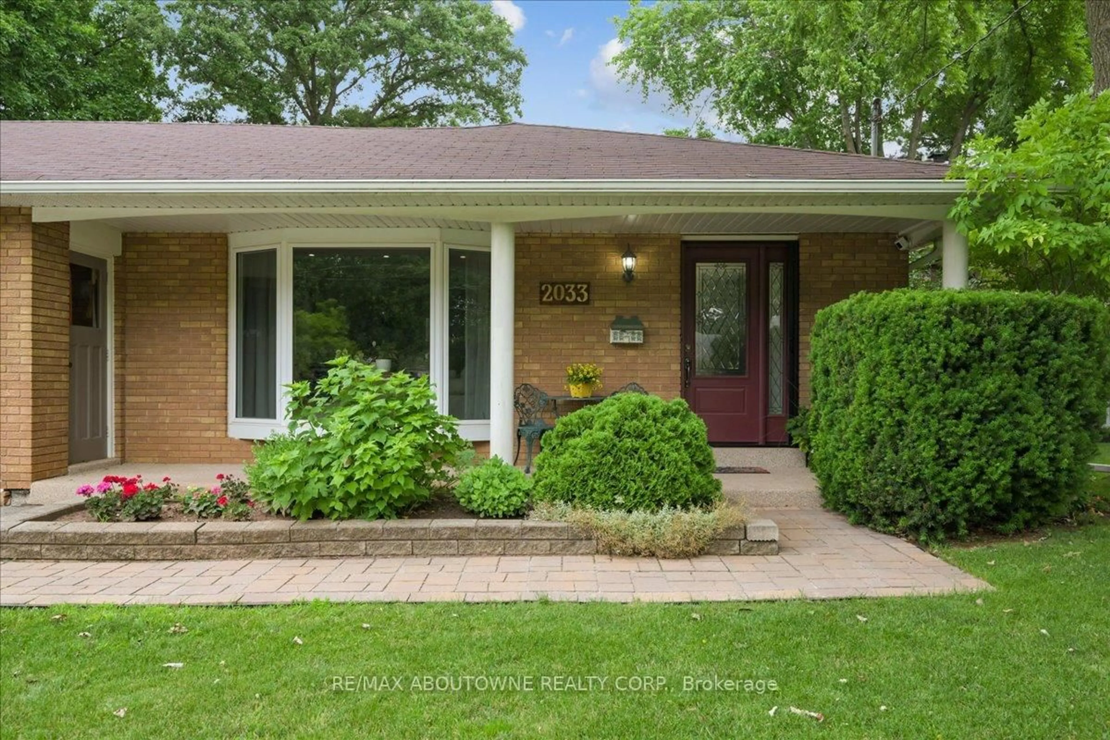 Home with brick exterior material, street for 2033 Saxon Rd, Oakville Ontario L6L 2V1