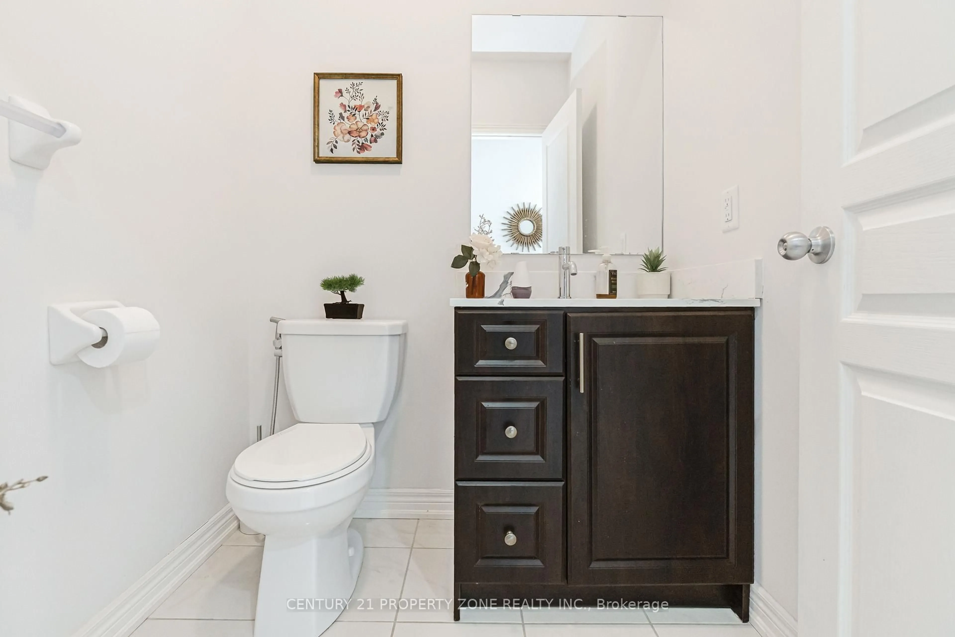 Standard bathroom, ceramic/tile floor for 19 Exhibition Cres, Brampton Ontario L7A 4B9