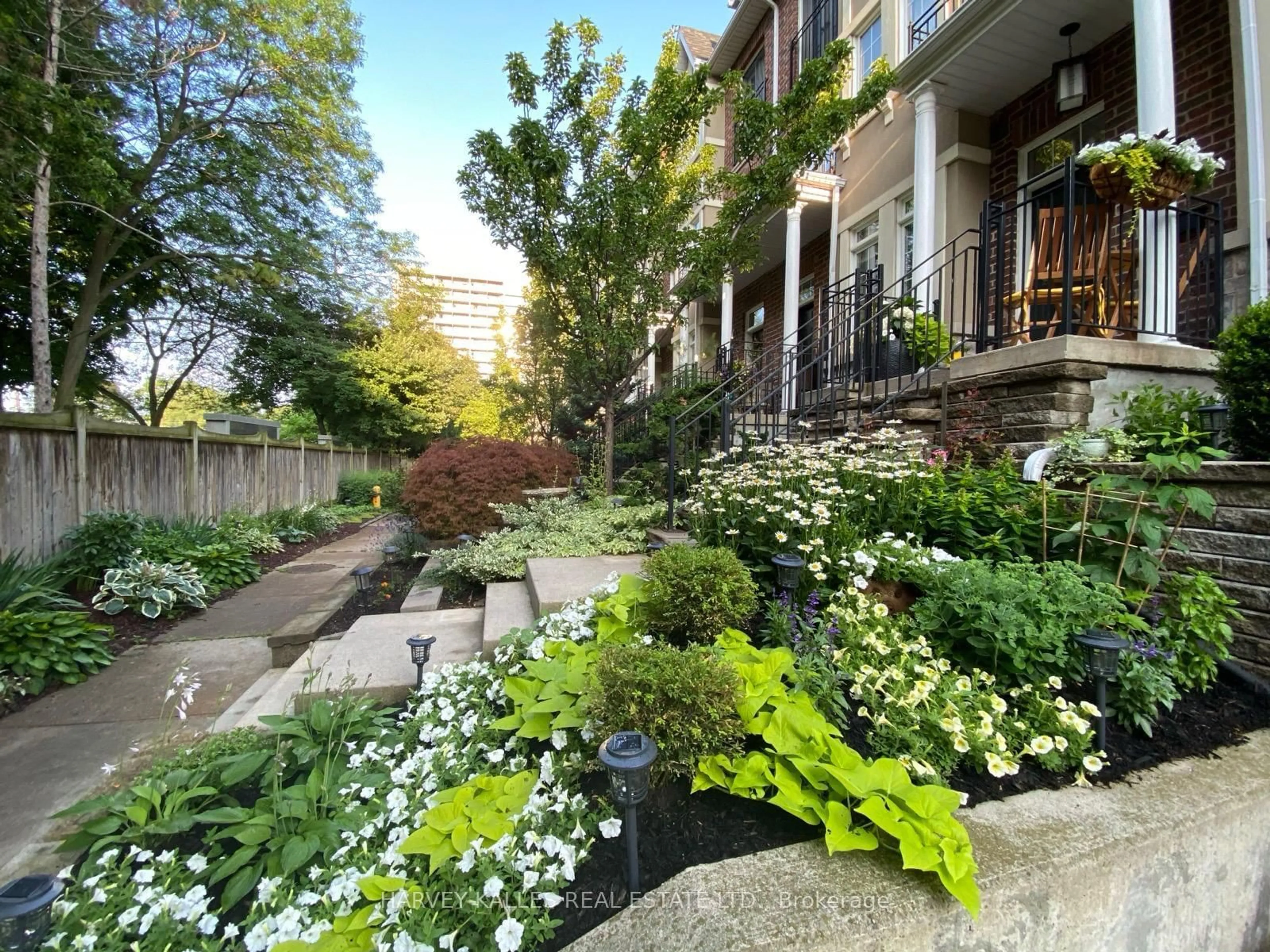 Patio, street for 17 Peelar Mews, Toronto Ontario M8Y 0B1