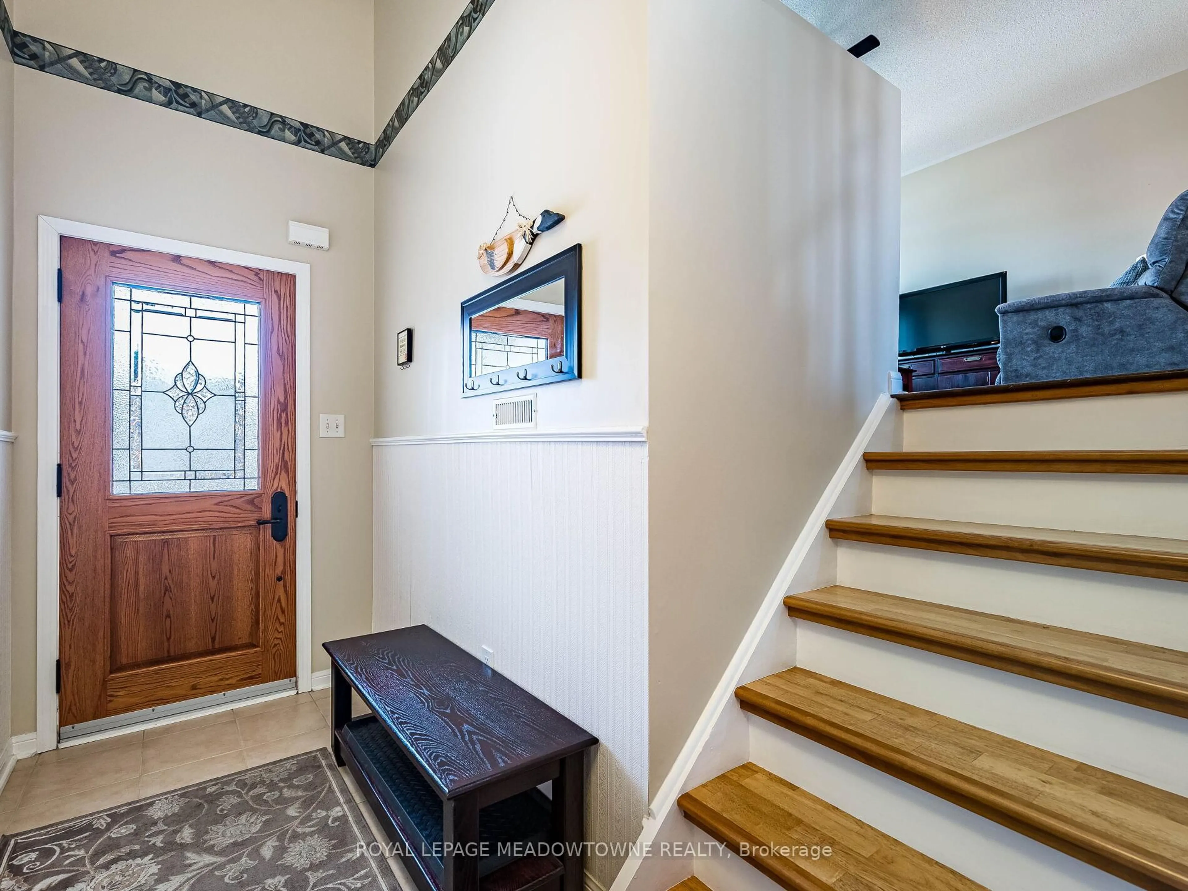 Indoor entryway for 50 Atwood Ave, Halton Hills Ontario L7G 5Z9