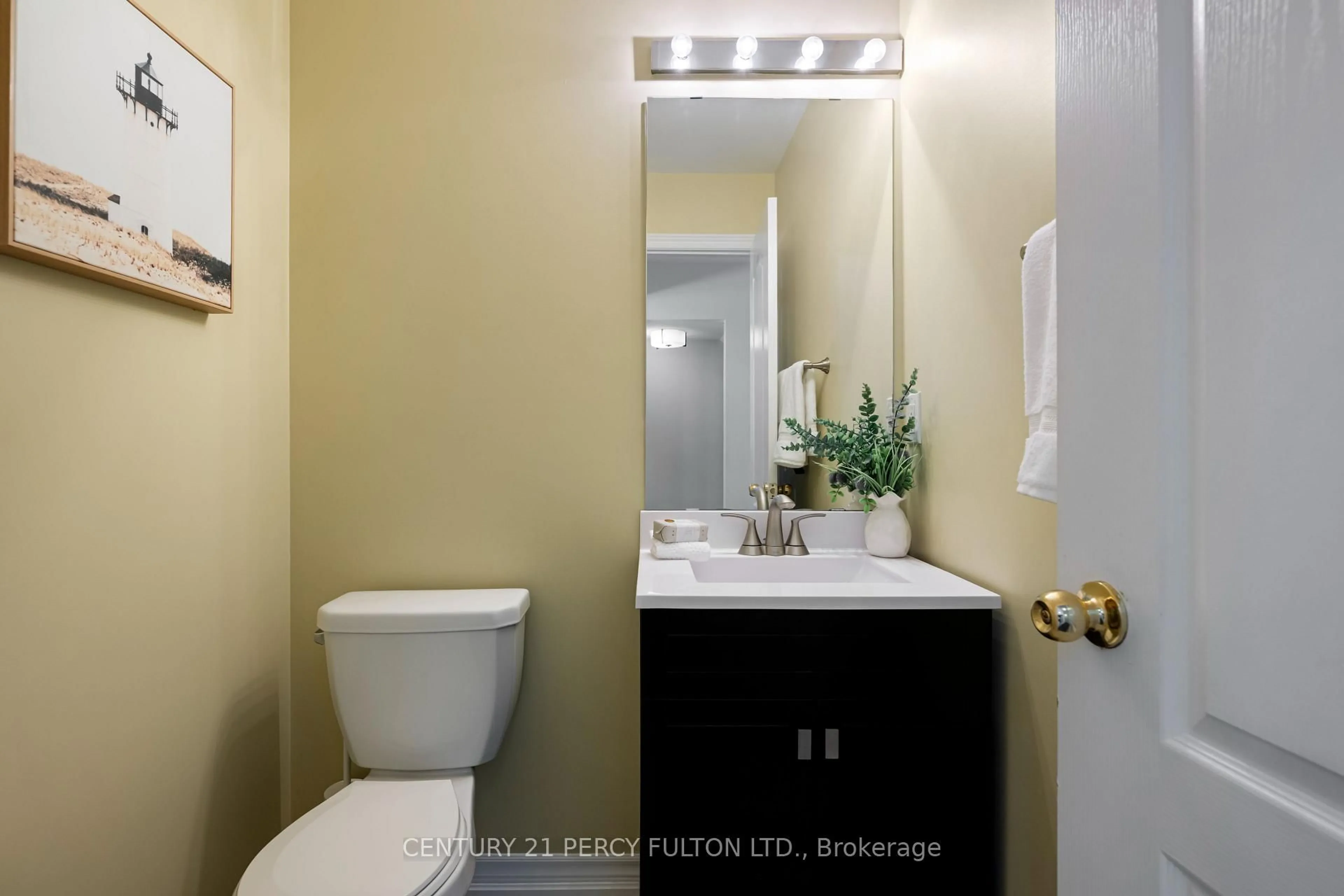 Standard bathroom, ceramic/tile floor for 30 Kayak Hts, Brampton Ontario L6Z 0H8