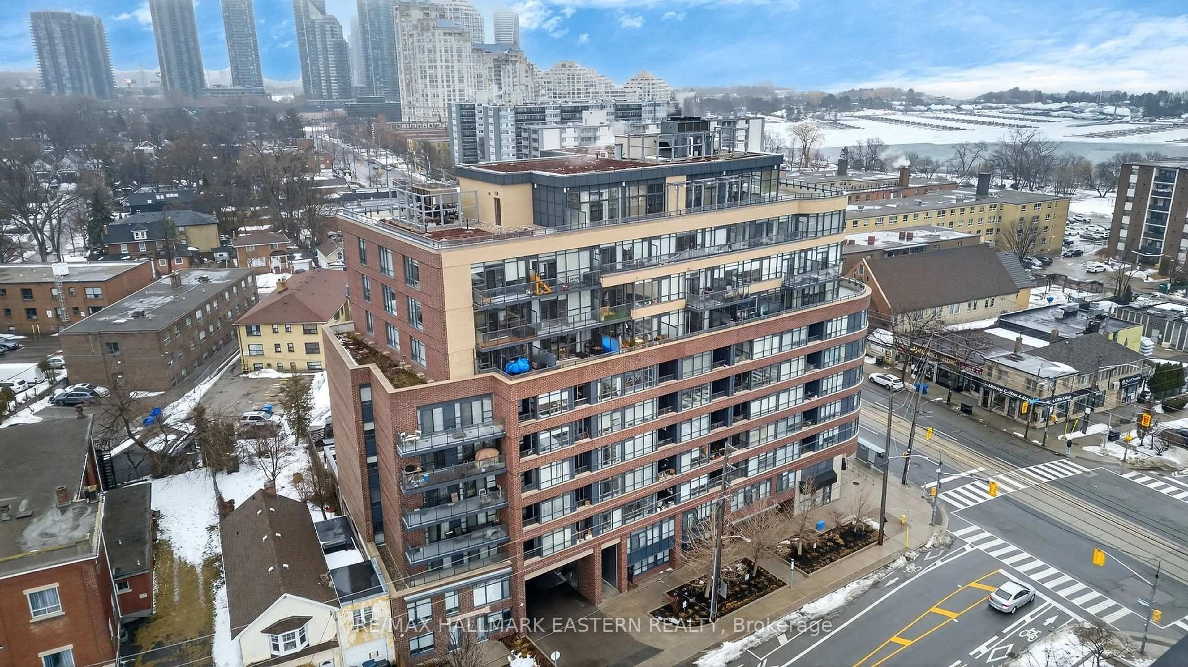 A pic from outside/outdoor area/front of a property/back of a property/a pic from drone, city buildings view from balcony for 11 Superior Ave #Th3, Toronto Ontario M8V 0A7