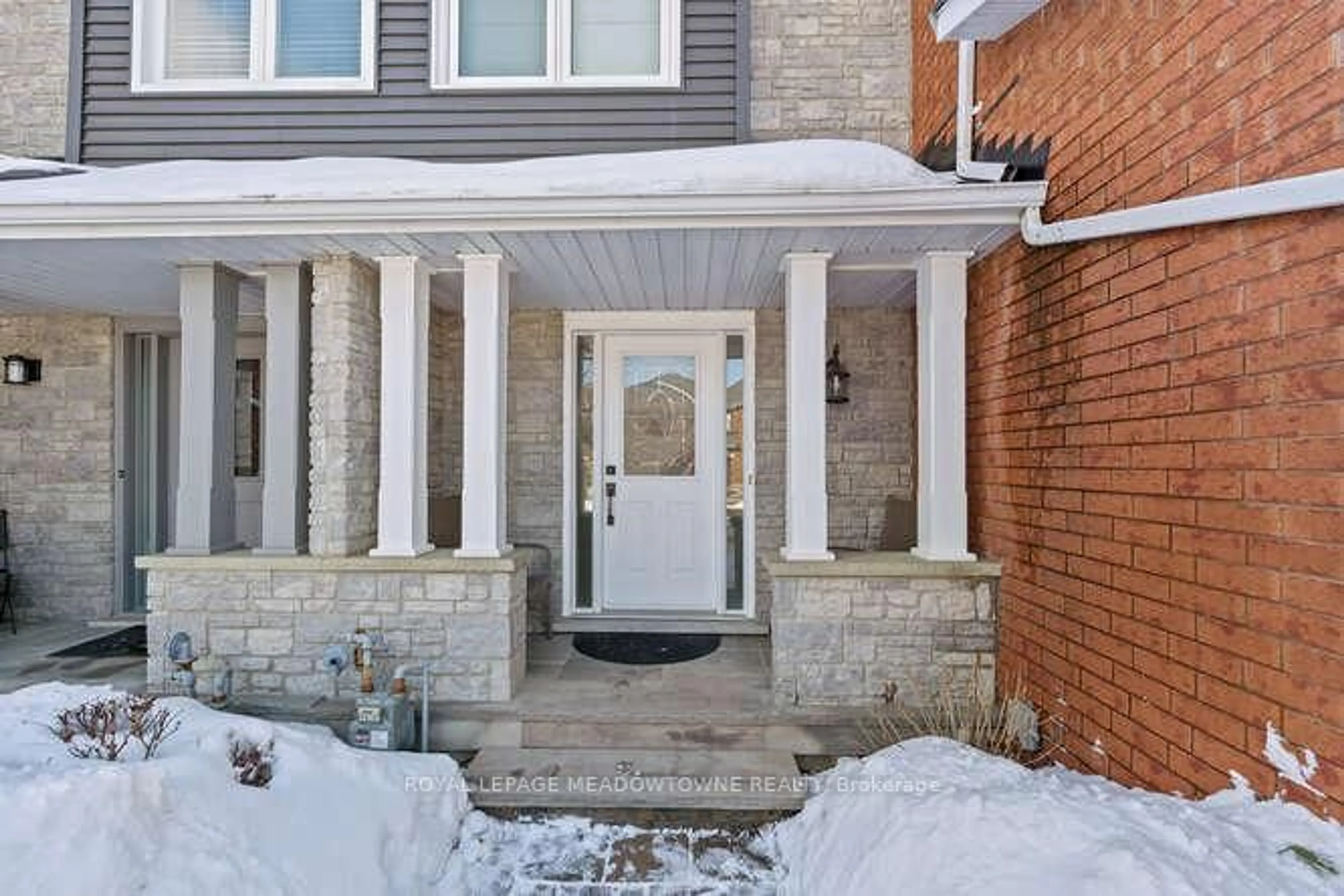 Indoor entryway for 5 James Young Dr, Halton Hills Ontario L7G 5S6