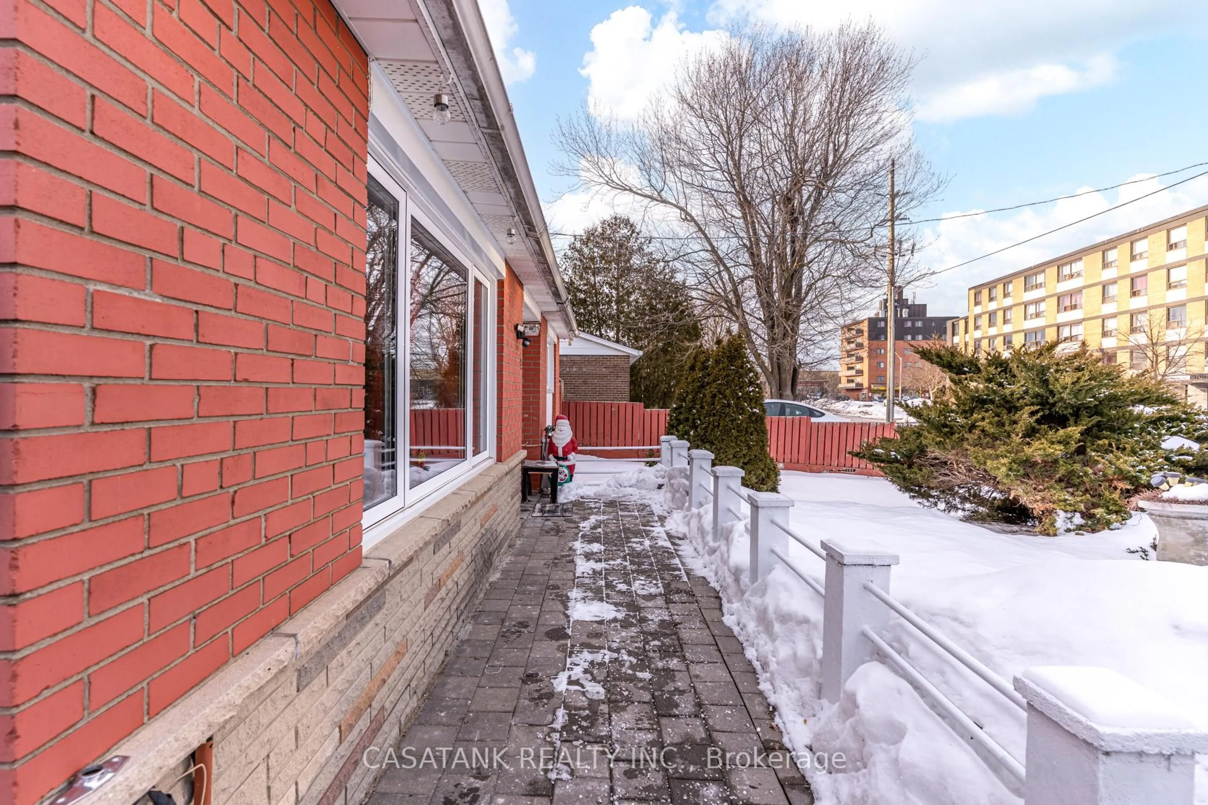 Patio, street for 4 Leslie St, Brampton Ontario L6X 2J4