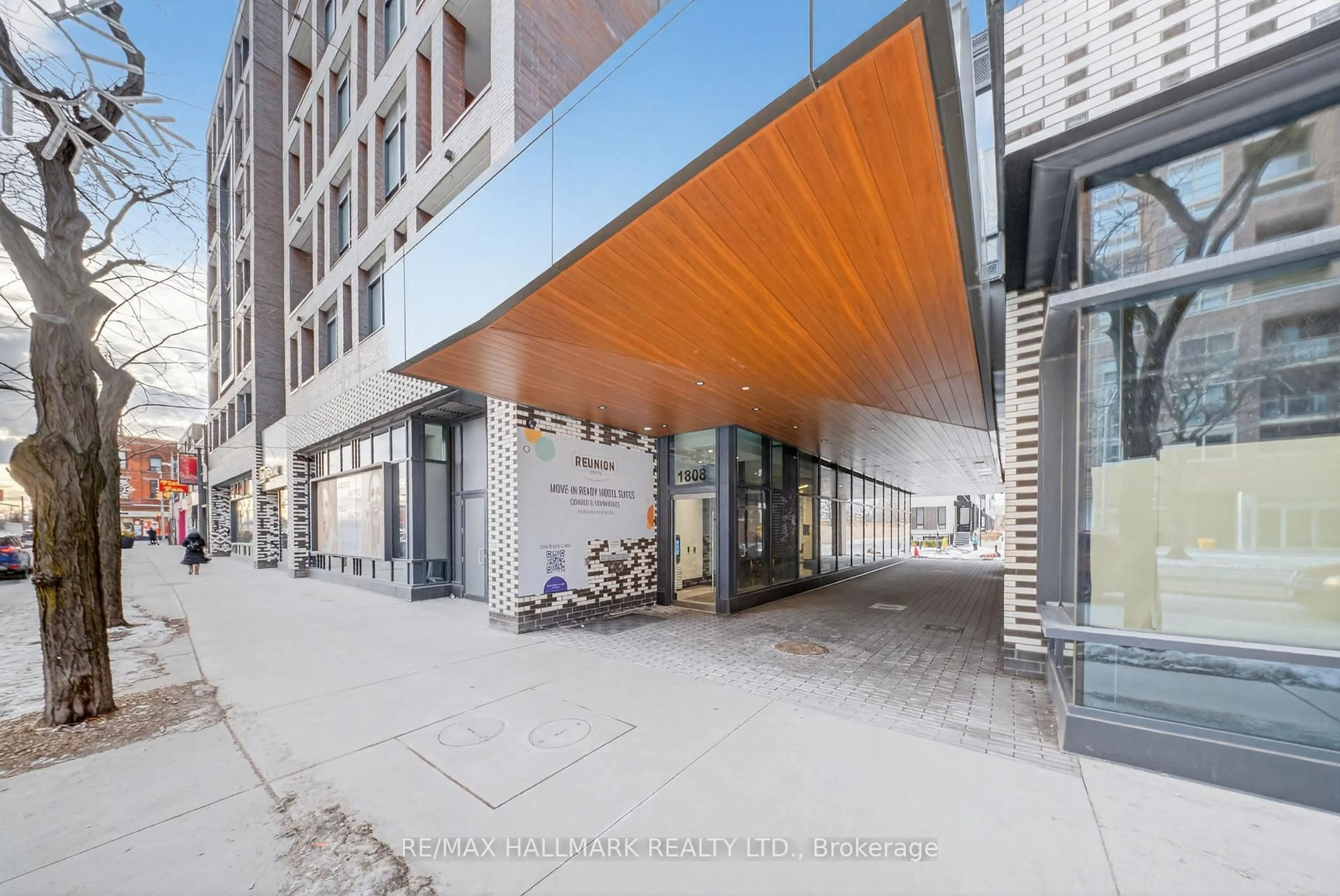 Indoor foyer for 1808 St. Clair Ave #304, Toronto Ontario M6N 0C1