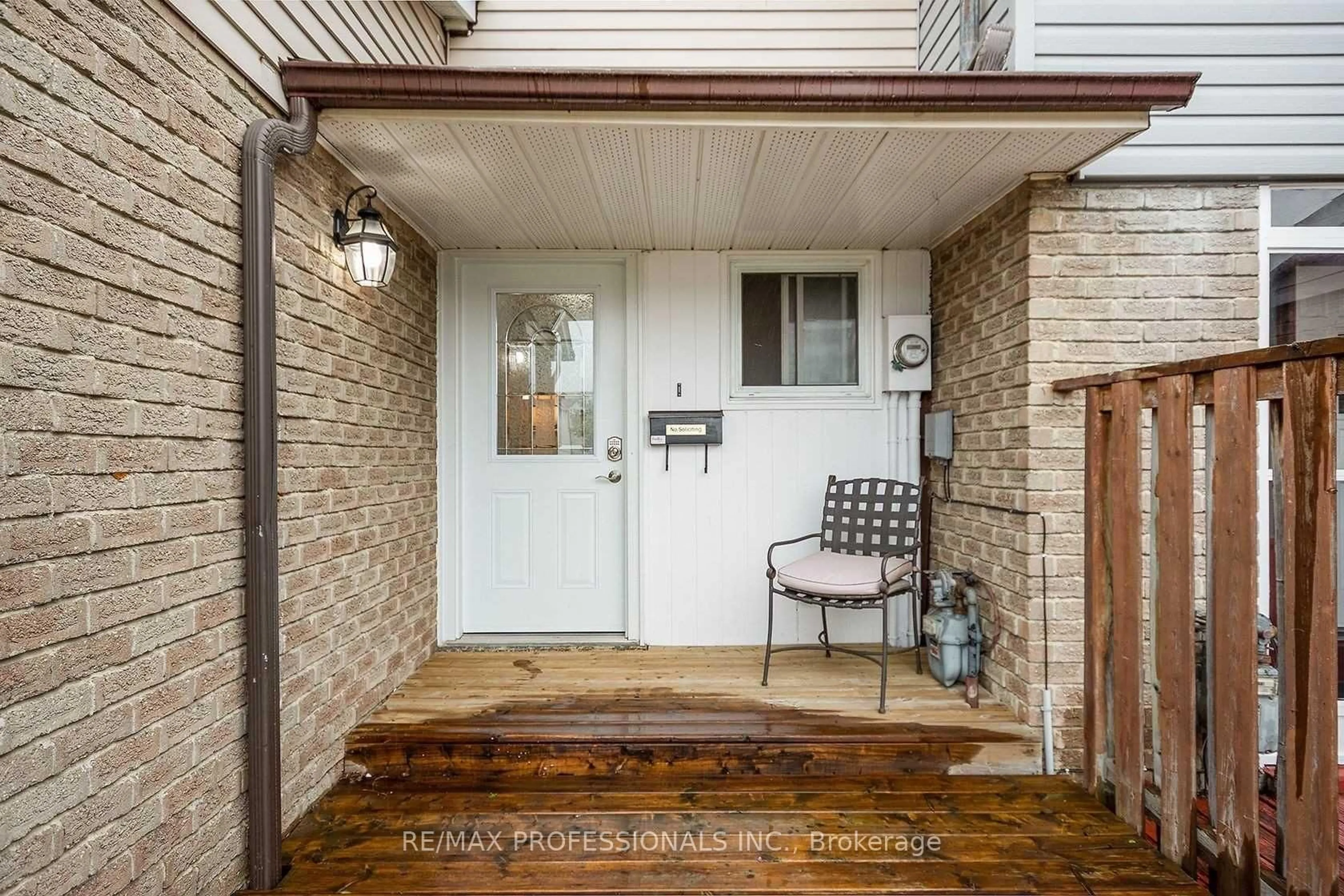 Indoor entryway for 180 Royal Salisbury Way, Brampton Ontario L6V 3J9