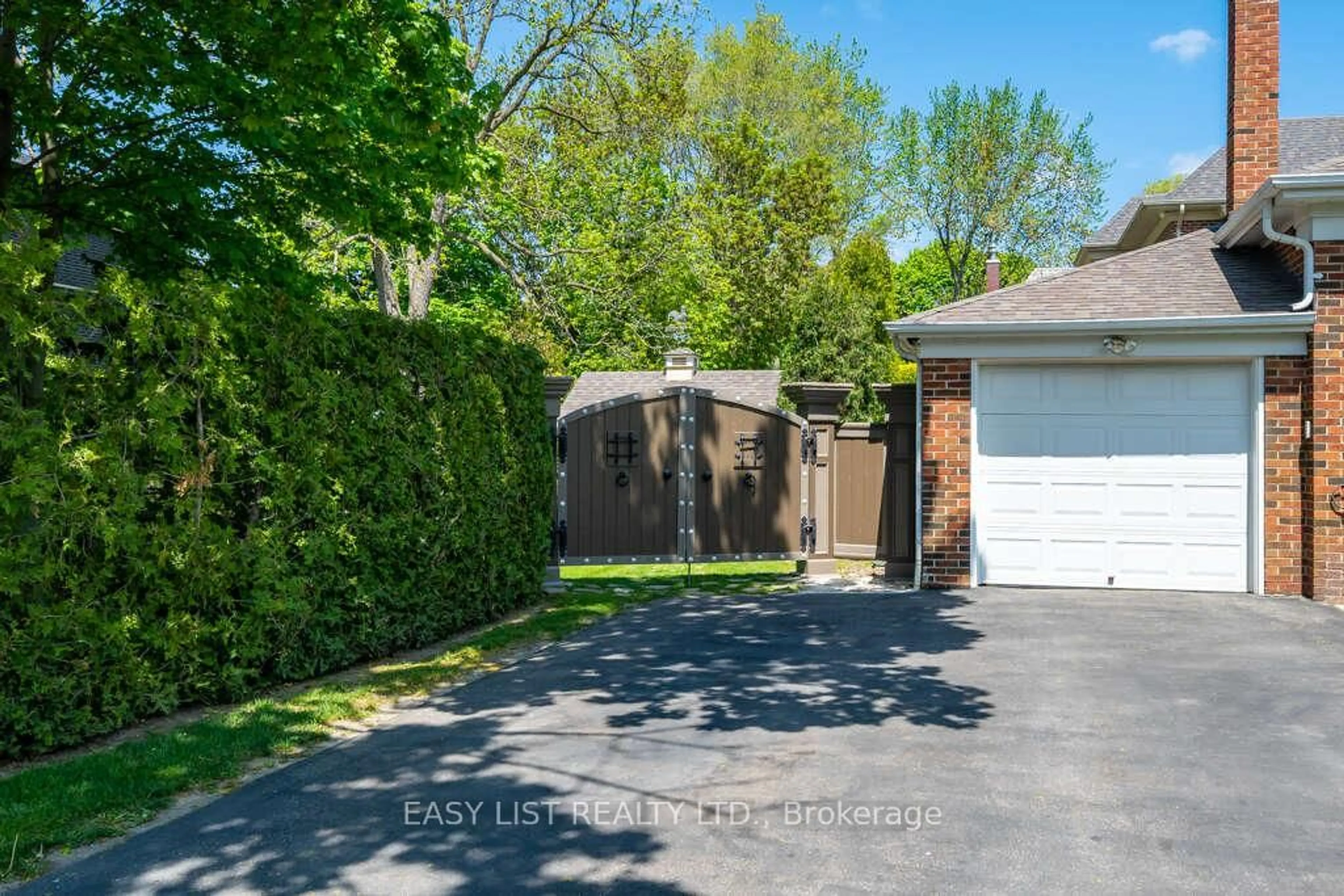 A pic from outside/outdoor area/front of a property/back of a property/a pic from drone, street for 62 Bywood Dr, Toronto Ontario M9A 1M3