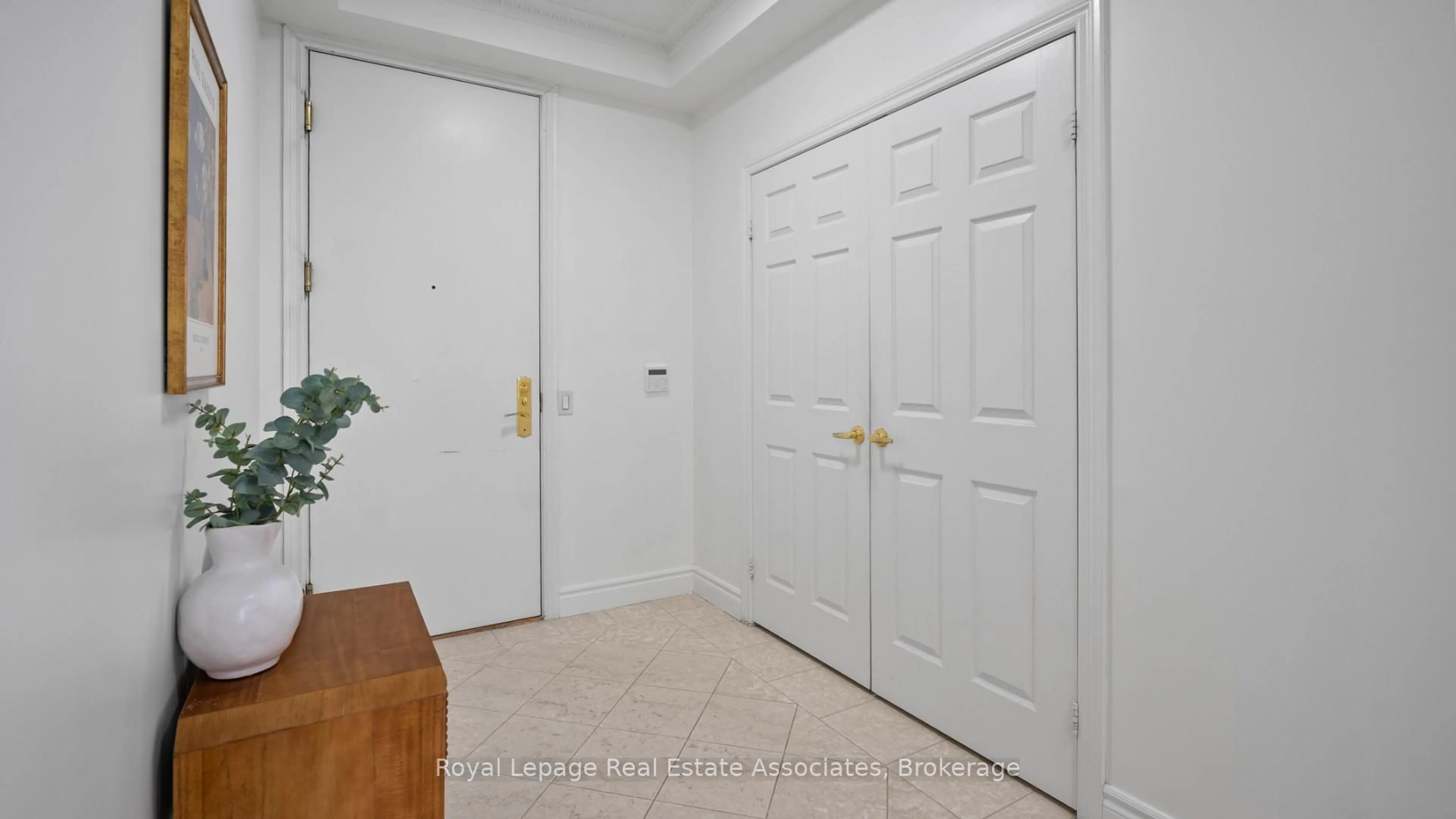 Unknown for 25 Kingsbridge Garden Circ #3110, Mississauga Ontario L5R 4B1