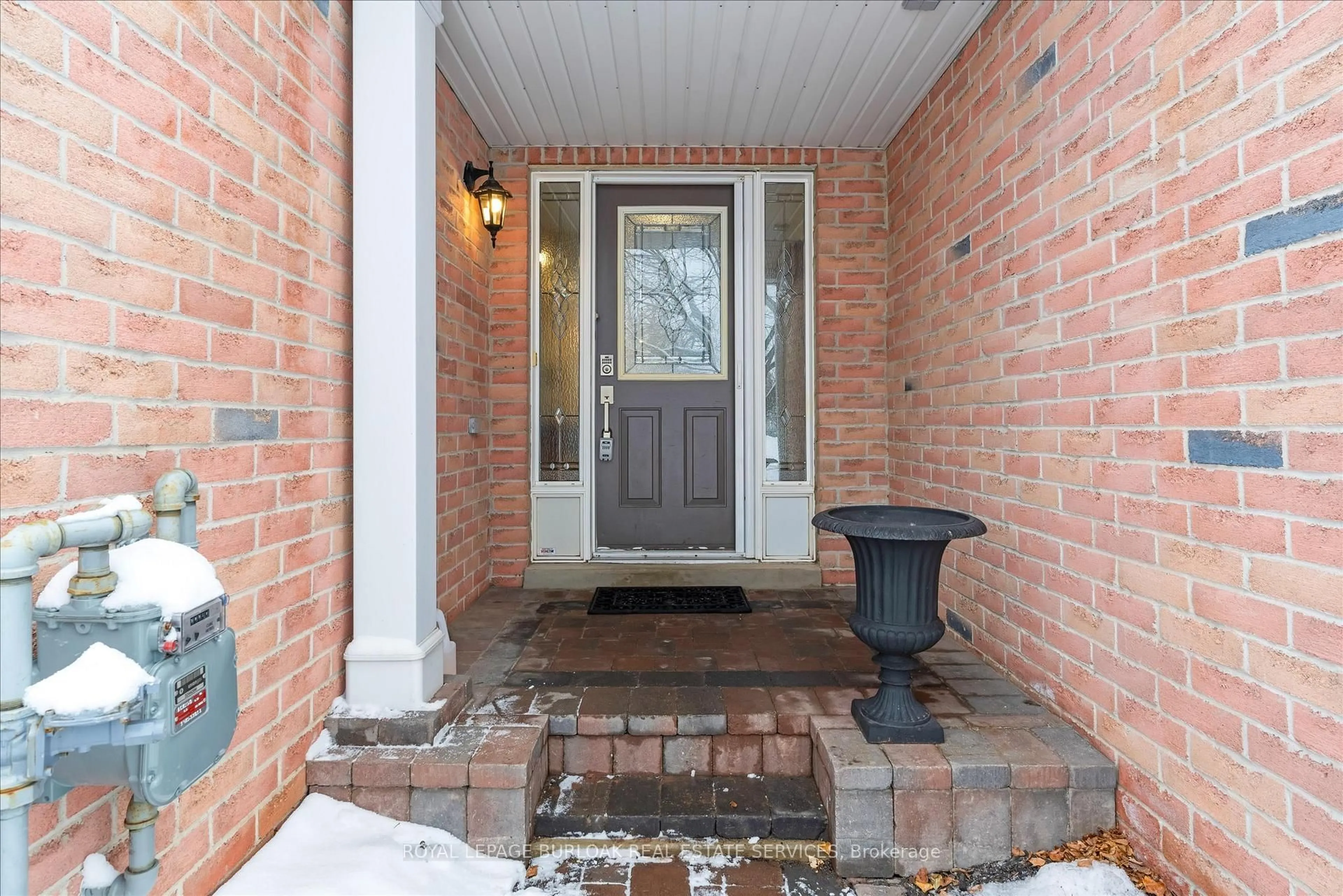 Indoor entryway for 2511 Boros Rd #35, Burlington Ontario L7M 5B2
