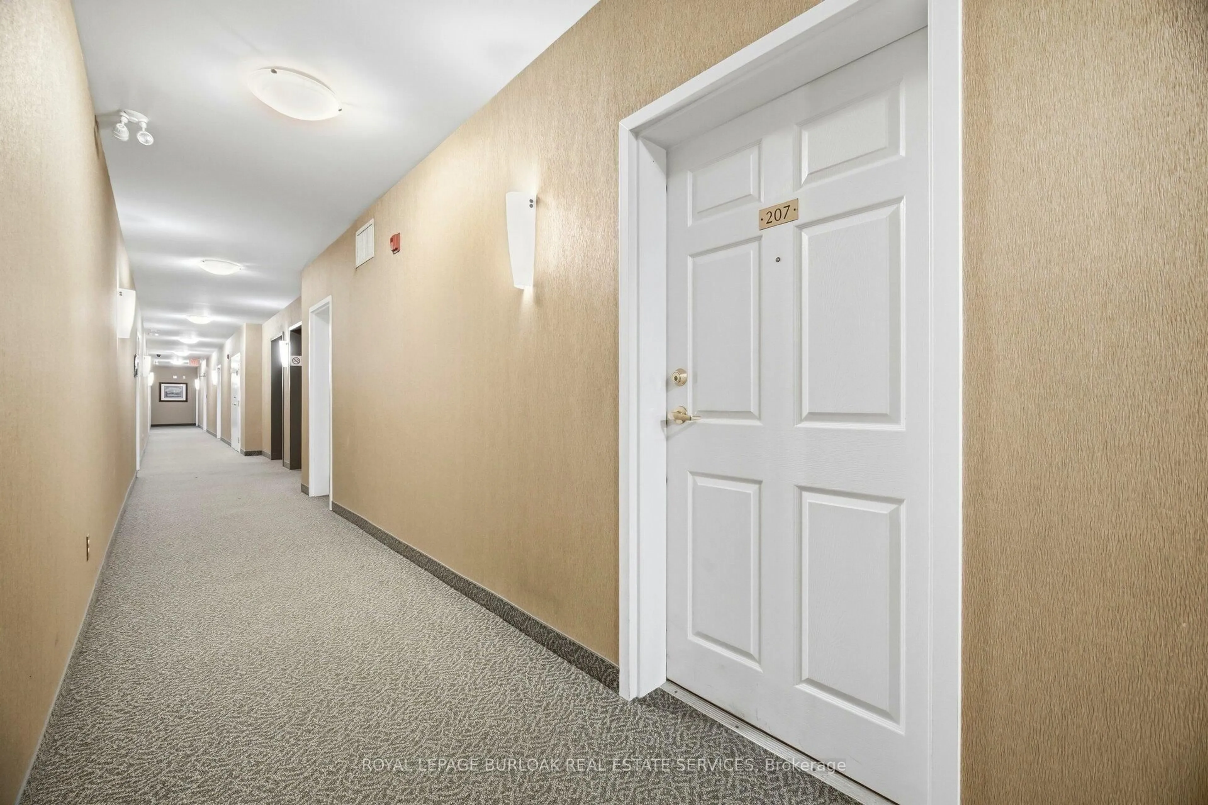 Indoor foyer for 1499 Nottinghill Gate #207, Oakville Ontario L6M 5G1