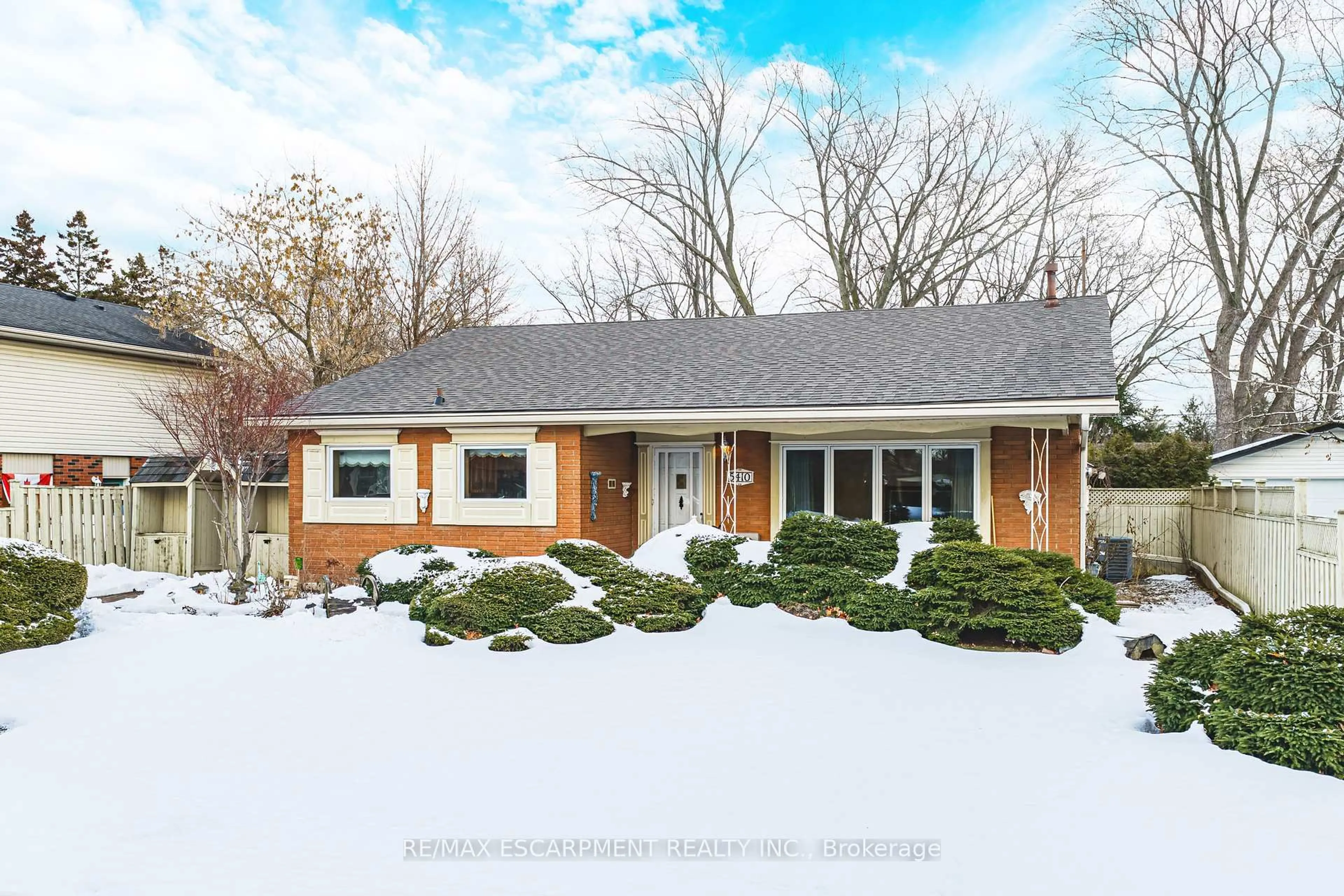 Home with brick exterior material, street for 5410 Murray Cres, Burlington Ontario L7L 3S7