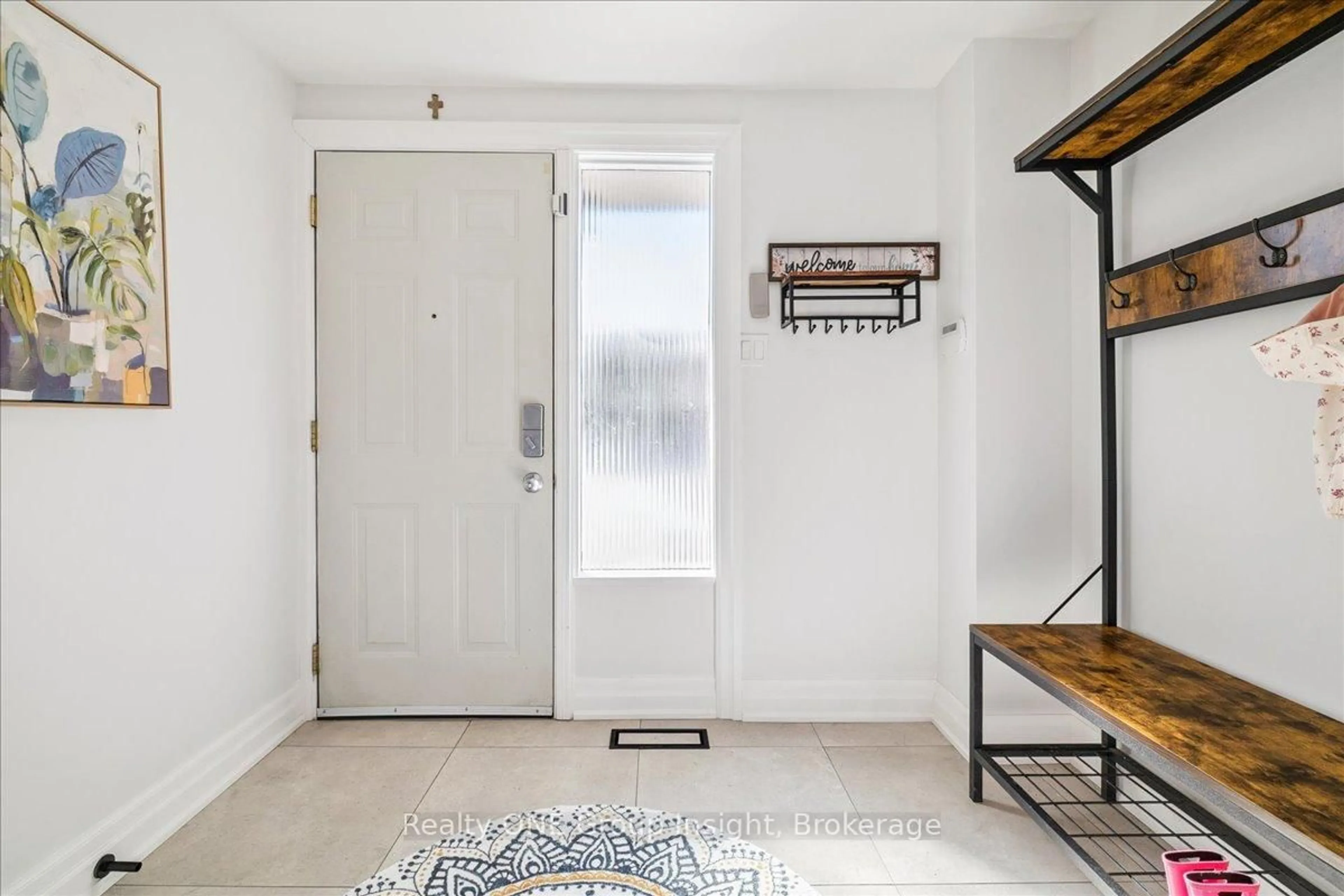 Indoor entryway for 7430 Copenhagen Rd #32, Mississauga Ontario L5N 2C4