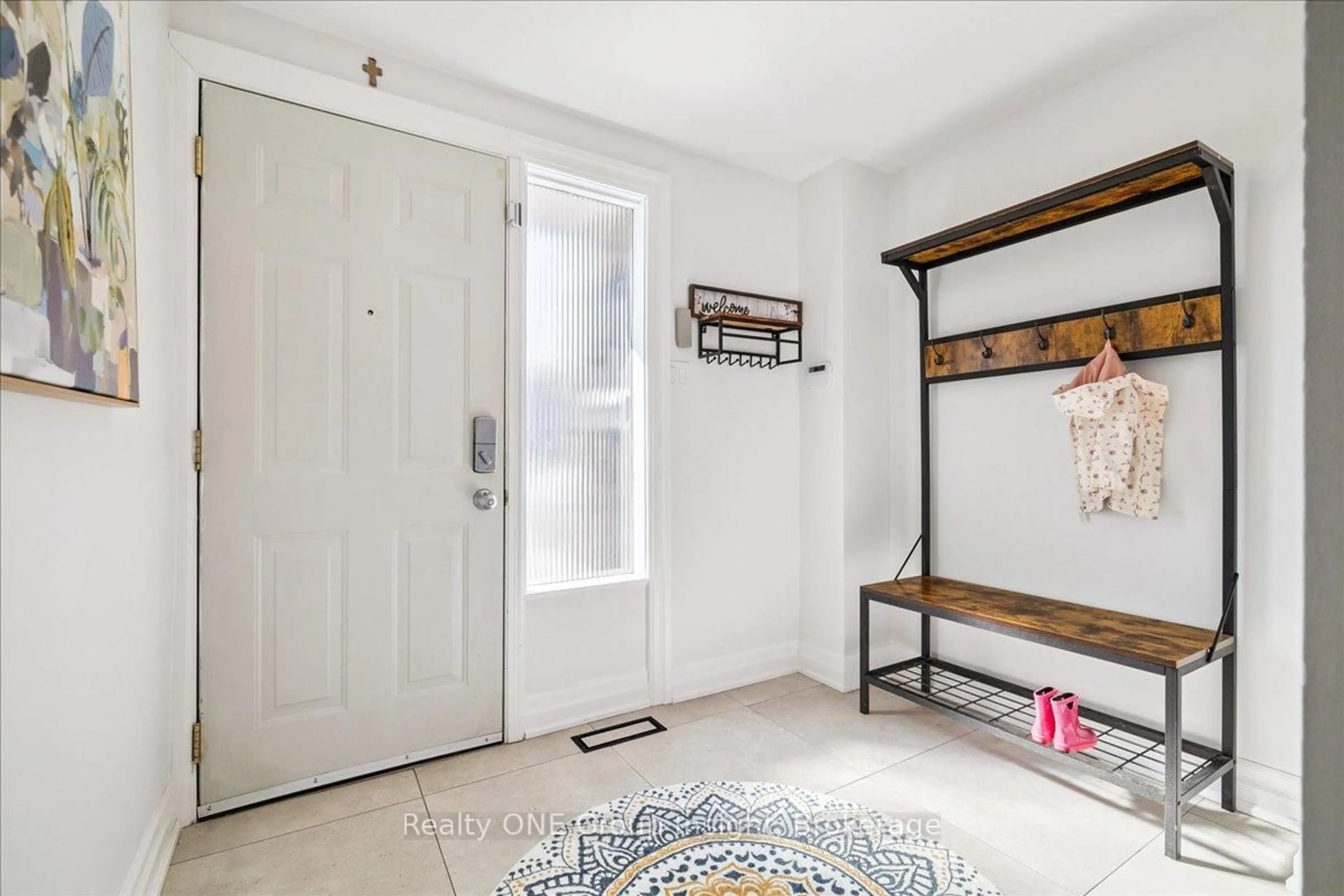 Indoor entryway for 7430 Copenhagen Rd #32, Mississauga Ontario L5N 2C4