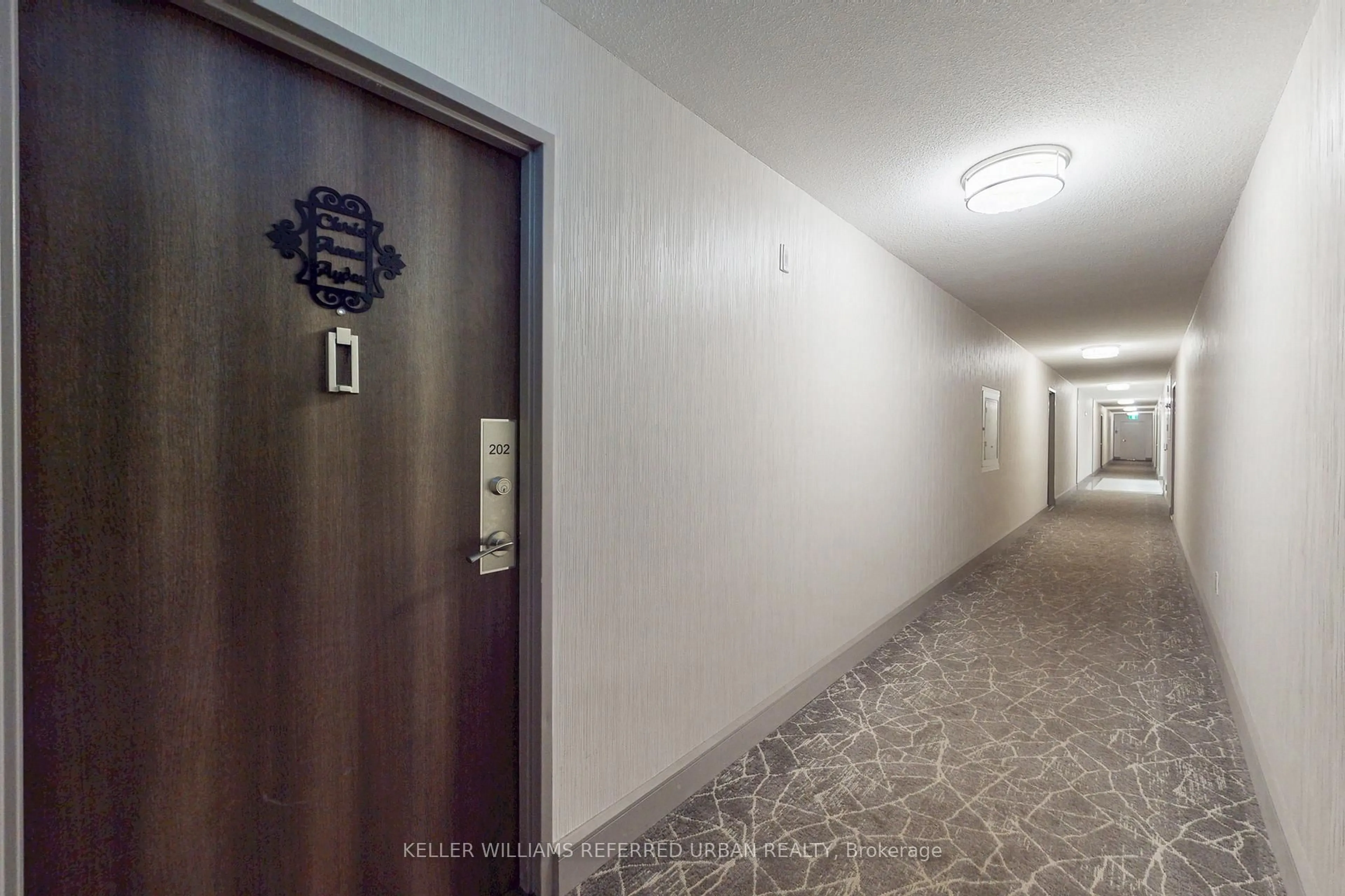 Indoor foyer for 2556 Argyle Rd #202, Mississauga Ontario L5B 2H5