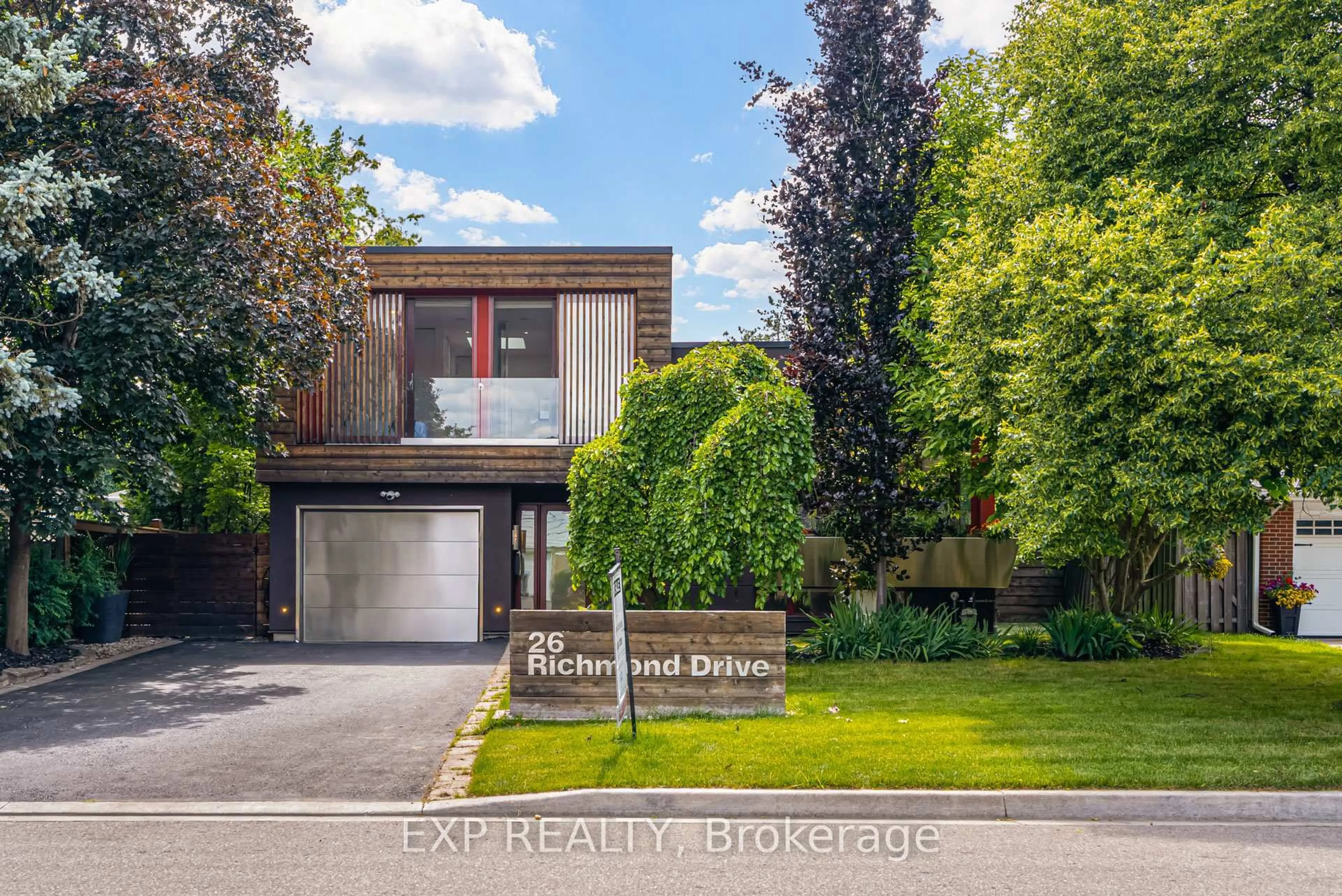 Home with brick exterior material, street for 26 Richmond Dr, Brampton Ontario L6W 2E9