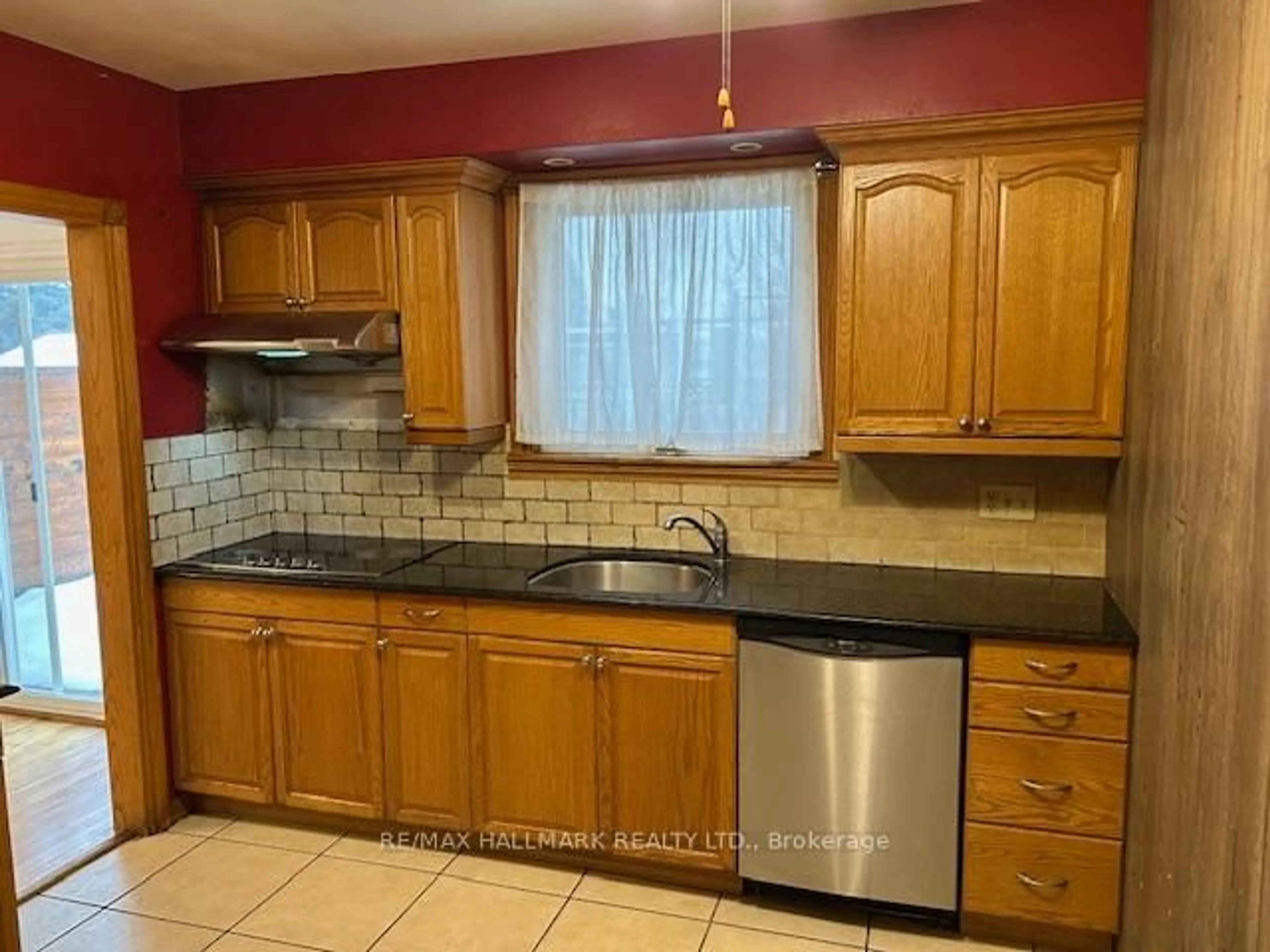 Standard kitchen, ceramic/tile floor for 22 Kimbark Dr, Brampton Ontario L6X 2A1