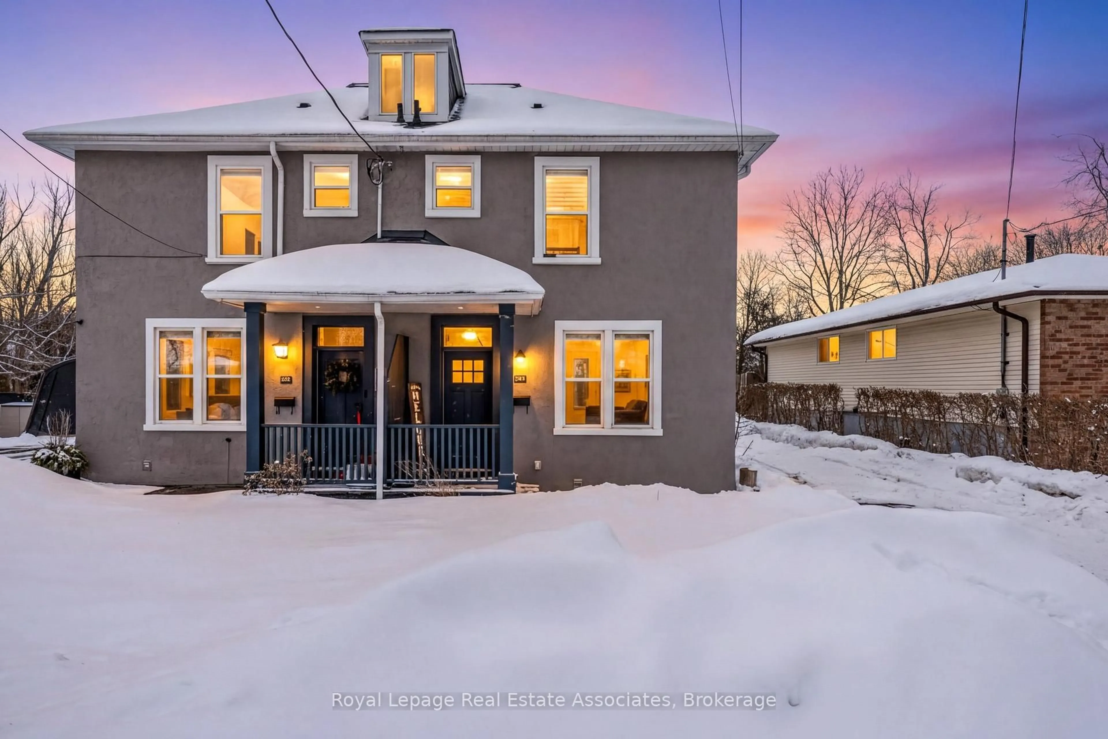 A pic from outside/outdoor area/front of a property/back of a property/a pic from drone, street for 136 Poplar Ave, Halton Hills Ontario L7J 2E2