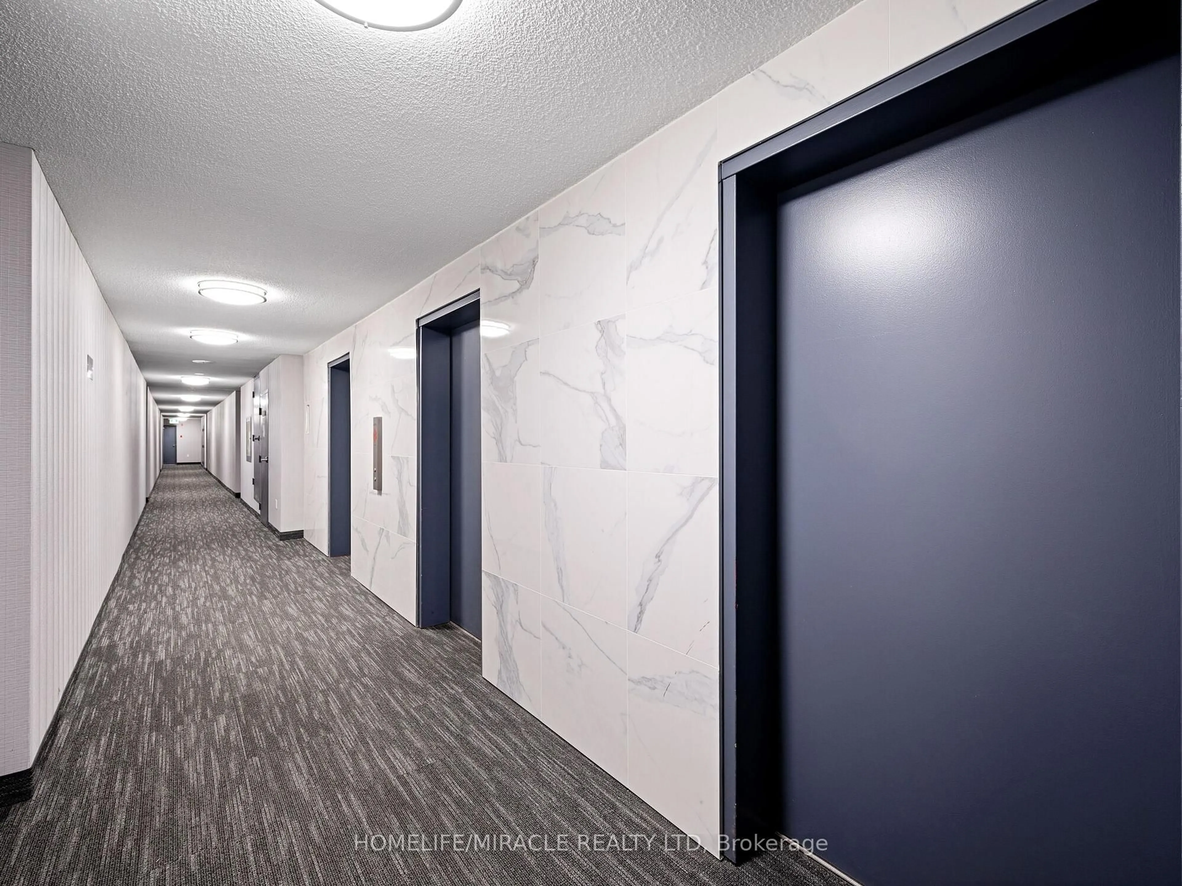 Indoor foyer for 4 Kings Cross Rd #1511, Brampton Ontario L6T 3X8