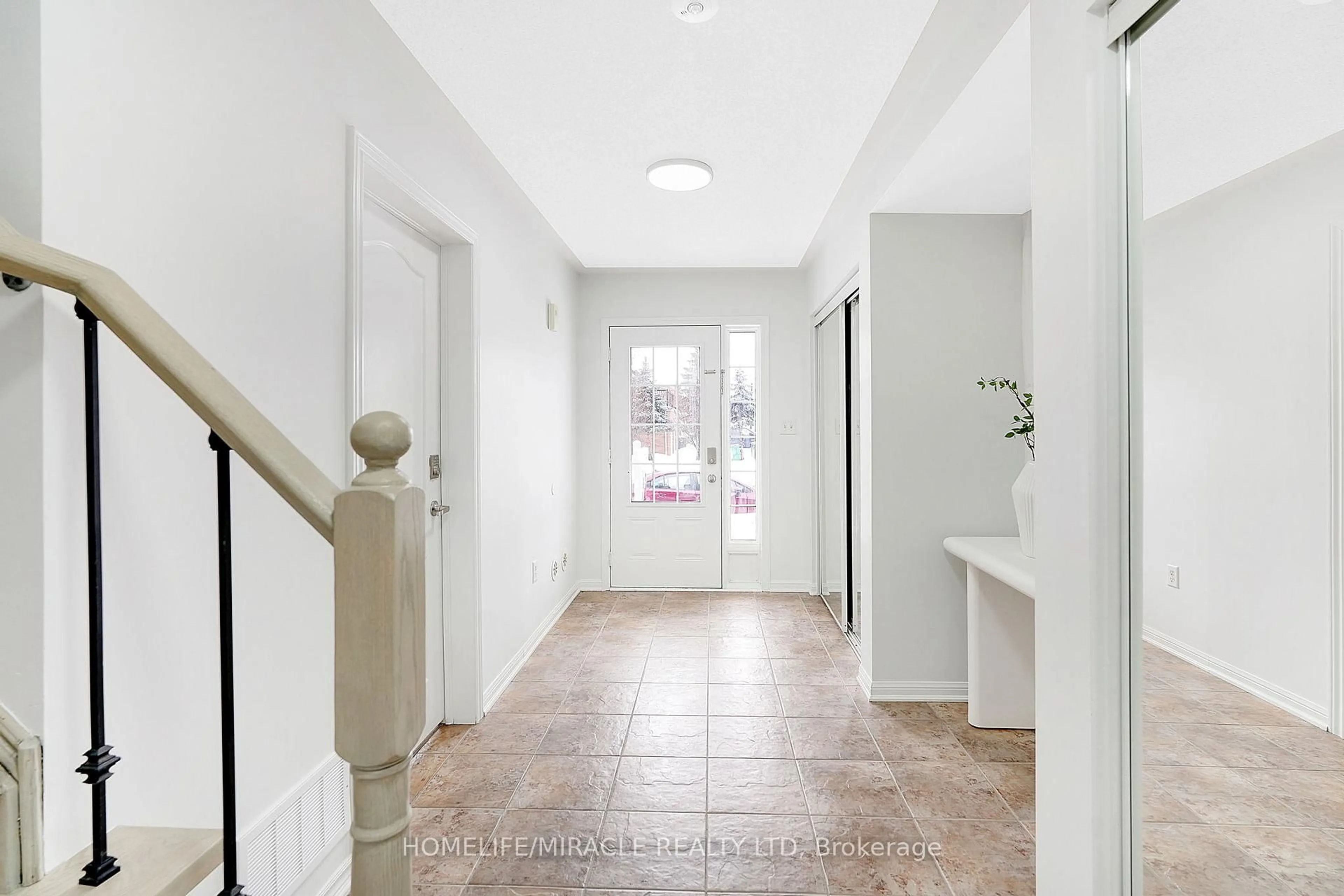 Indoor entryway for 5 Bleasdale Ave, Brampton Ontario L7A 0R4