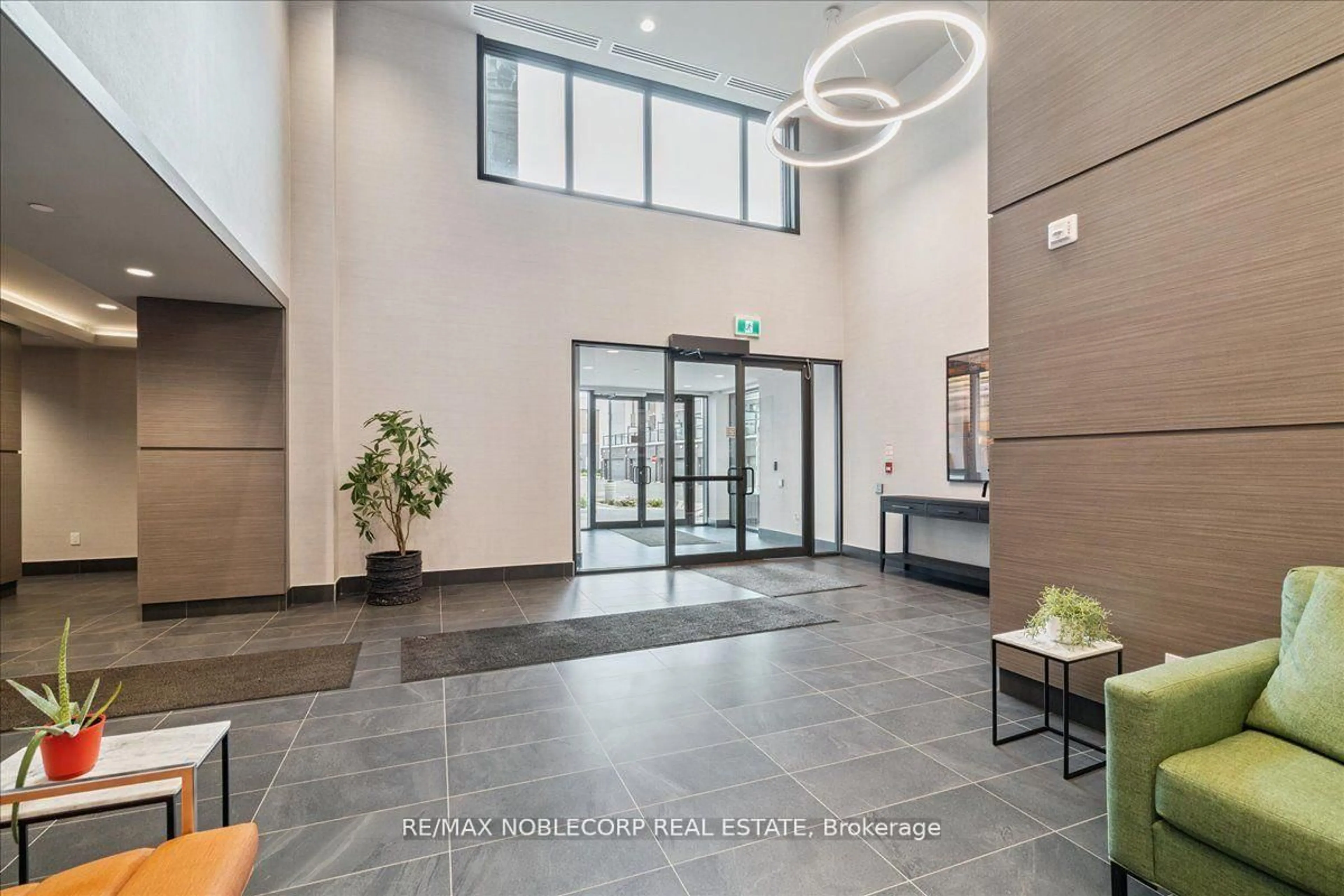 Indoor foyer for 50 Kaitting Tr #516, Oakville Ontario L6M 4L9