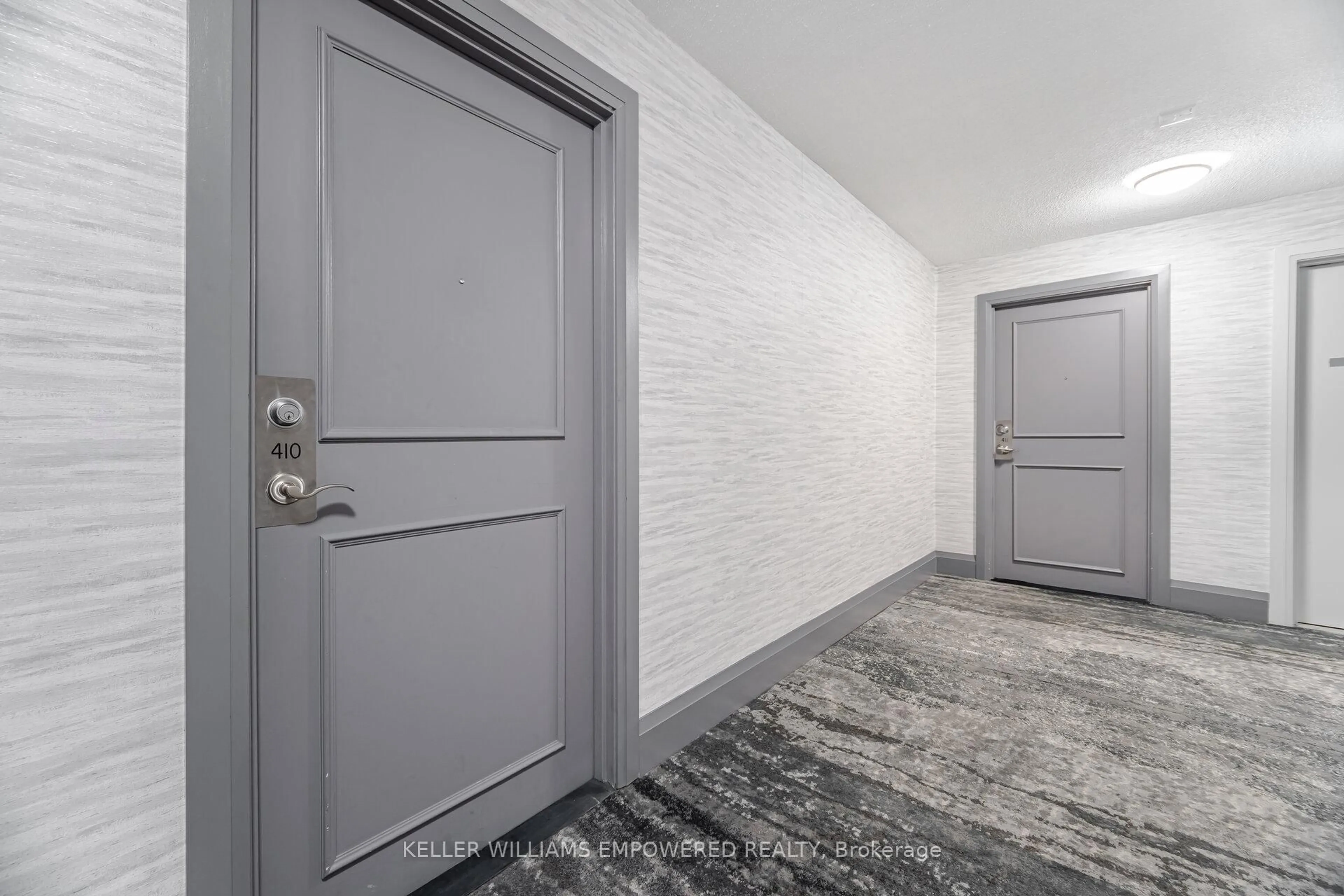 Indoor entryway for 2088 Lawrence Ave #410, Toronto Ontario M9N 3Z9
