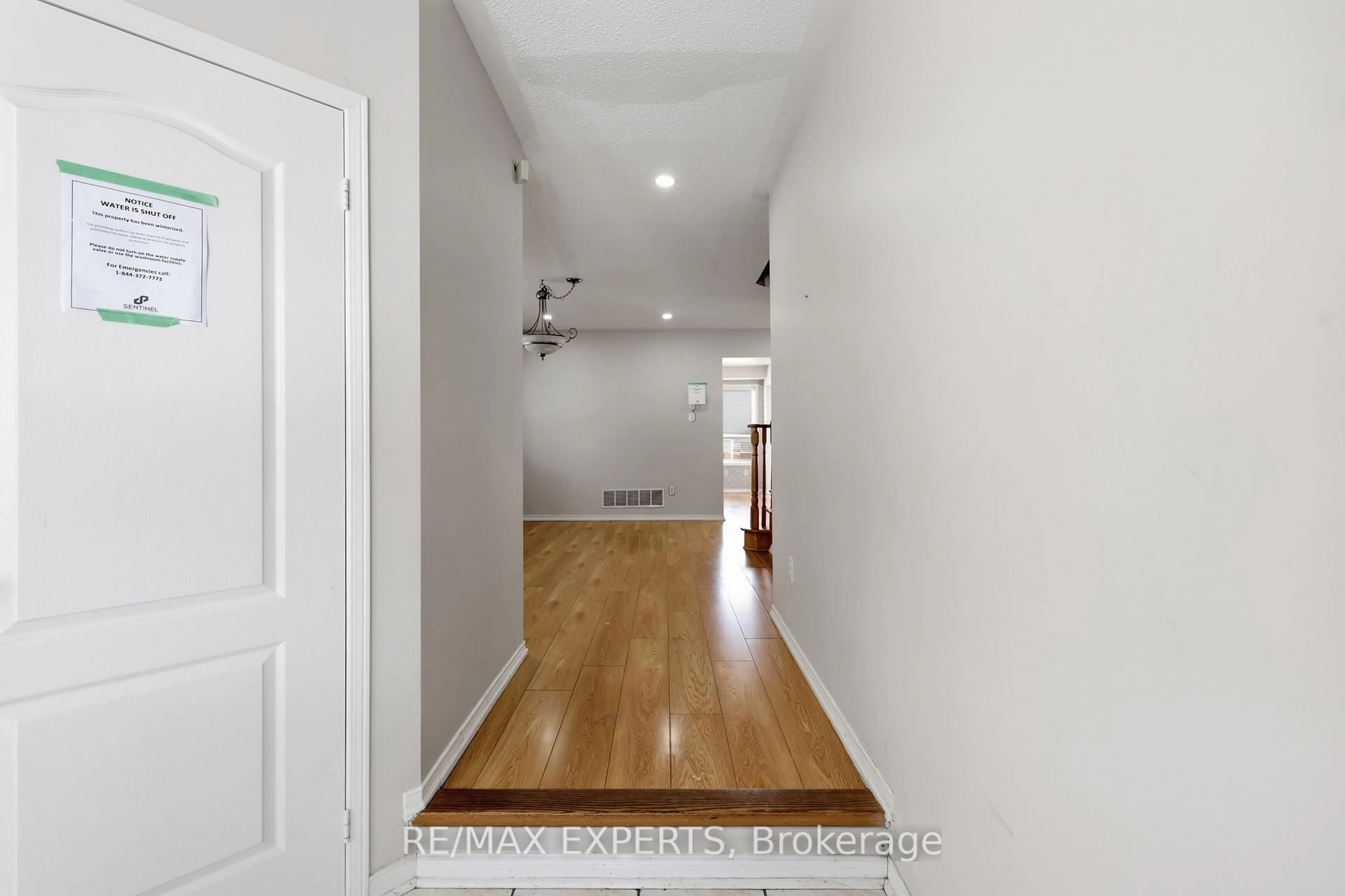 Indoor entryway for 1187 Mcmullen Cres, Milton Ontario L9T 6X1