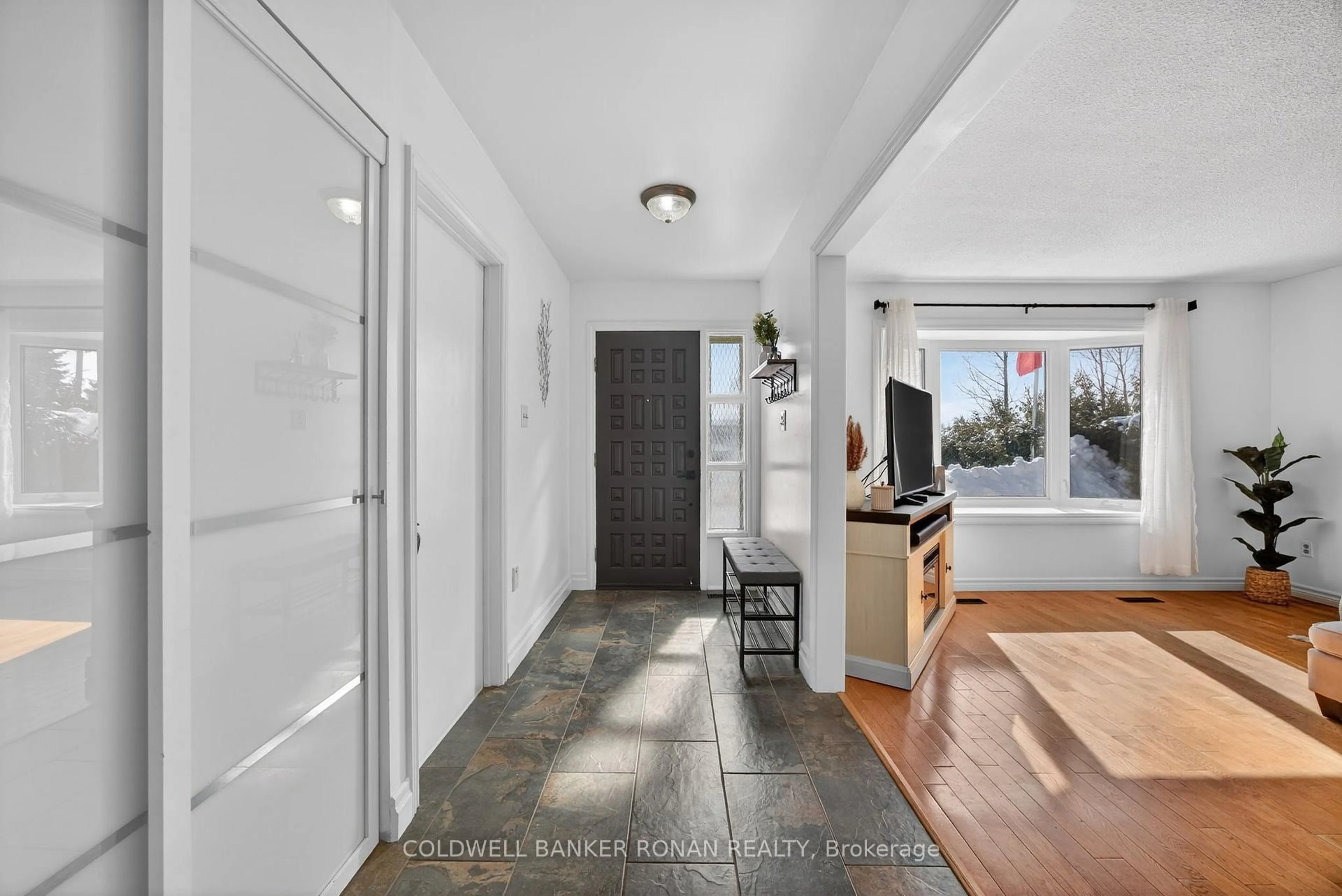 Indoor entryway for 191 Ellwood Dr, Caledon Ontario L7E 4W6