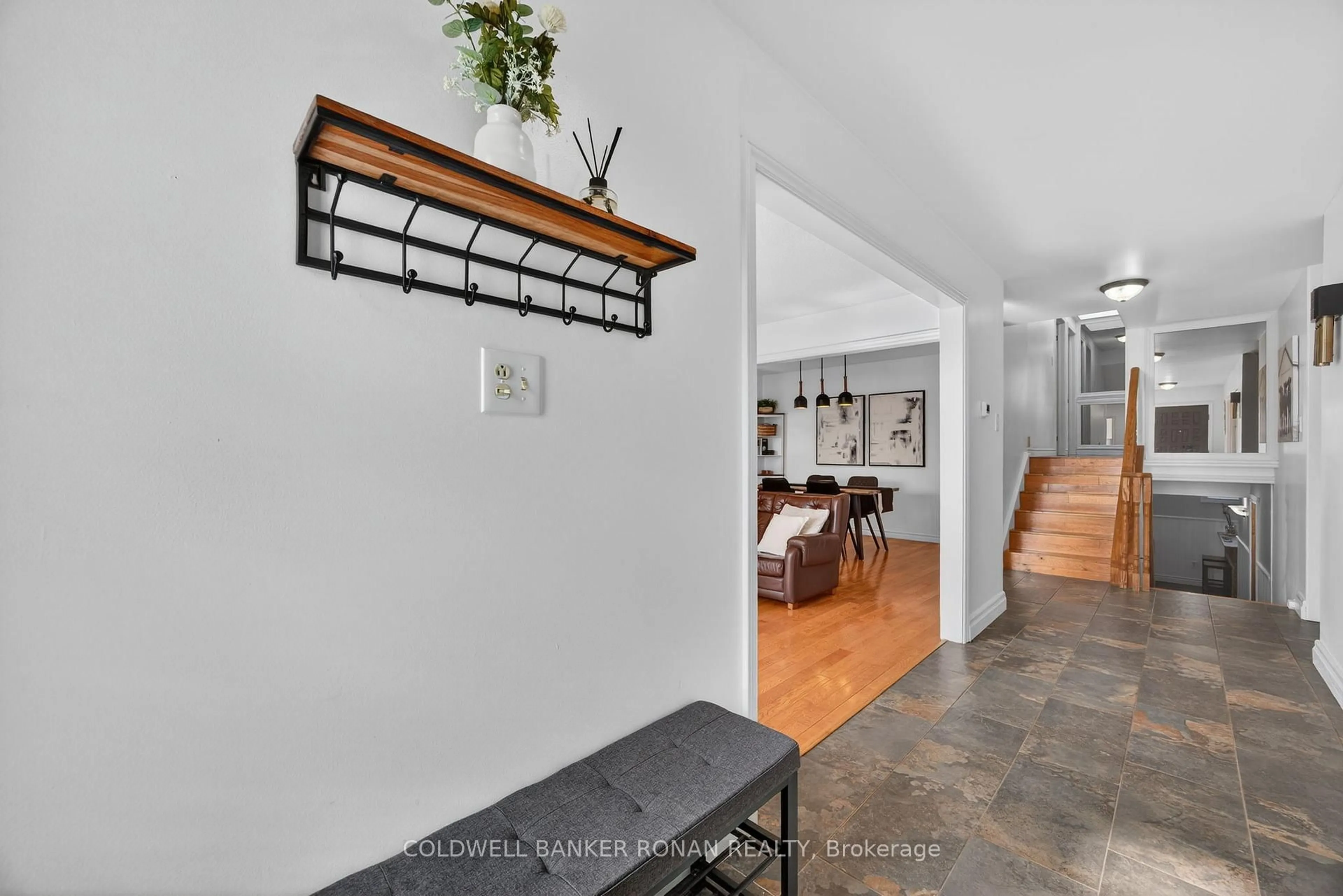 Indoor entryway for 191 Ellwood Dr, Caledon Ontario L7E 4W6