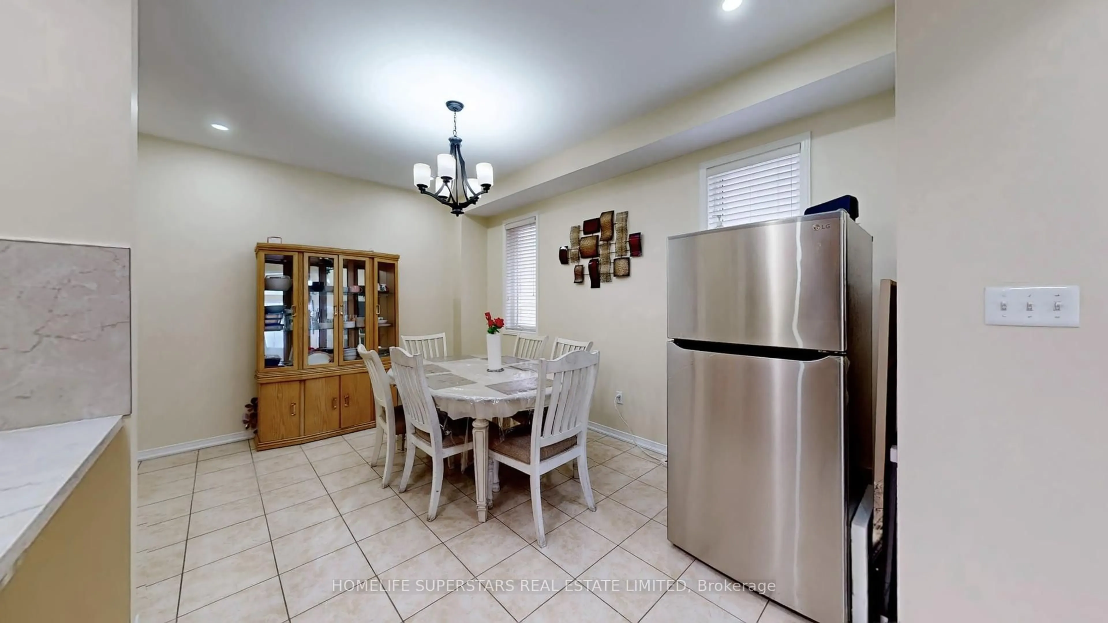 Dining room, ceramic/tile floor for 67 Bonnie Braes Dr, Brampton Ontario L6Y 0Y6