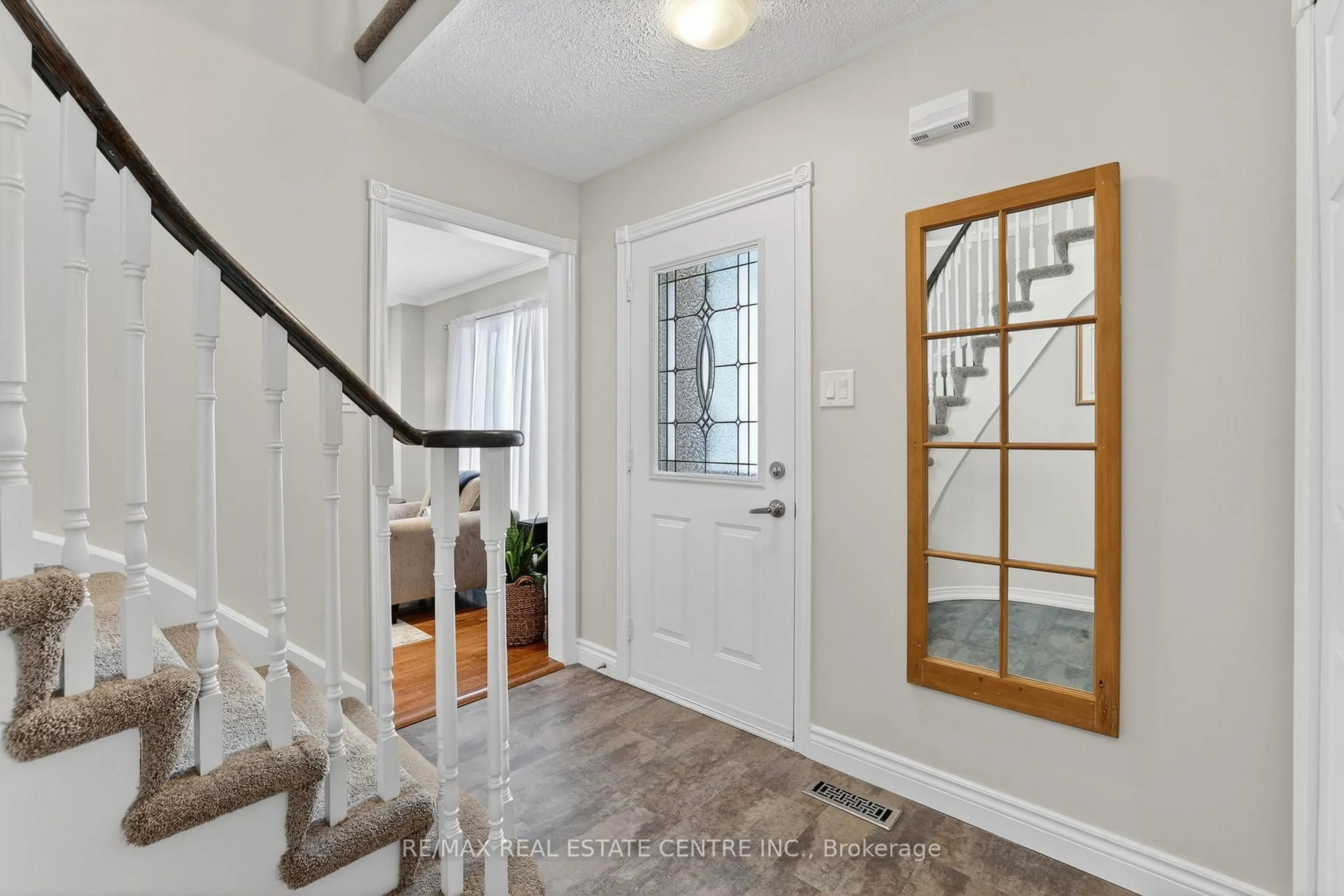 Indoor entryway for 165 Courtney Cres, Orangeville Ontario L9W 4S4