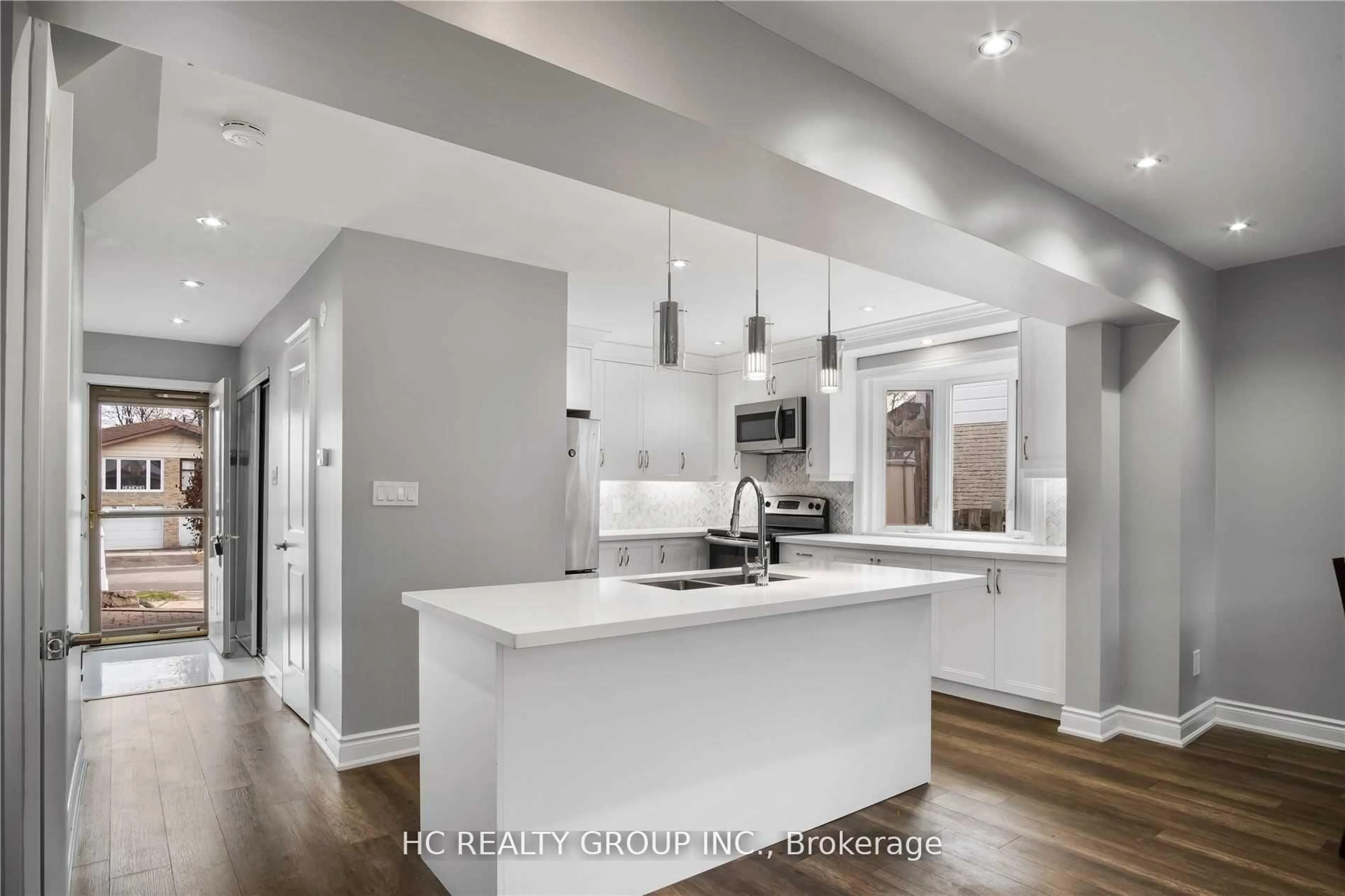 Open concept kitchen, unknown for 78 Orsett St, Oakville Ontario L6H 2N9