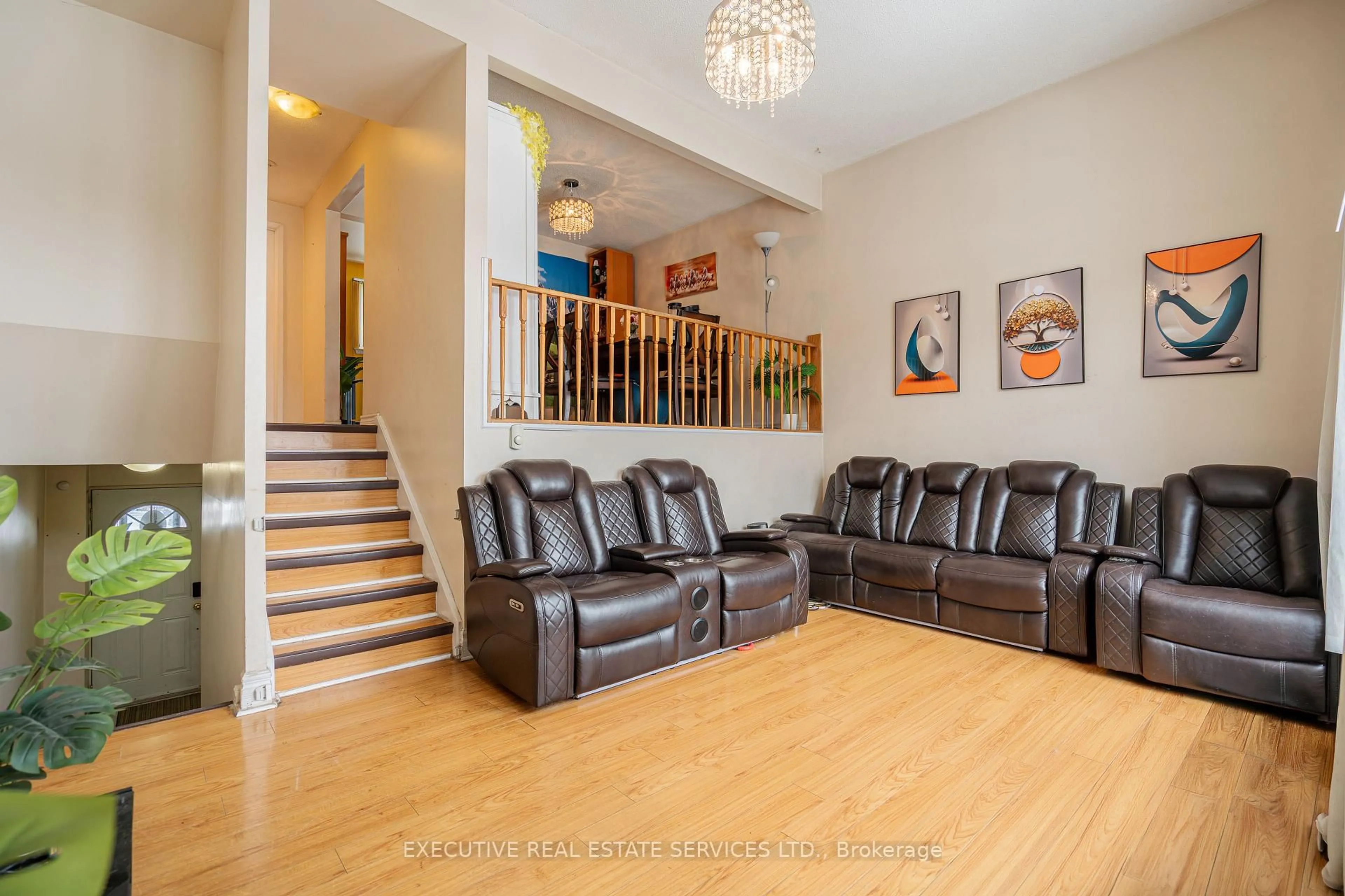 Indoor foyer for 25 Briar Path, Brampton Ontario L6T 2A2