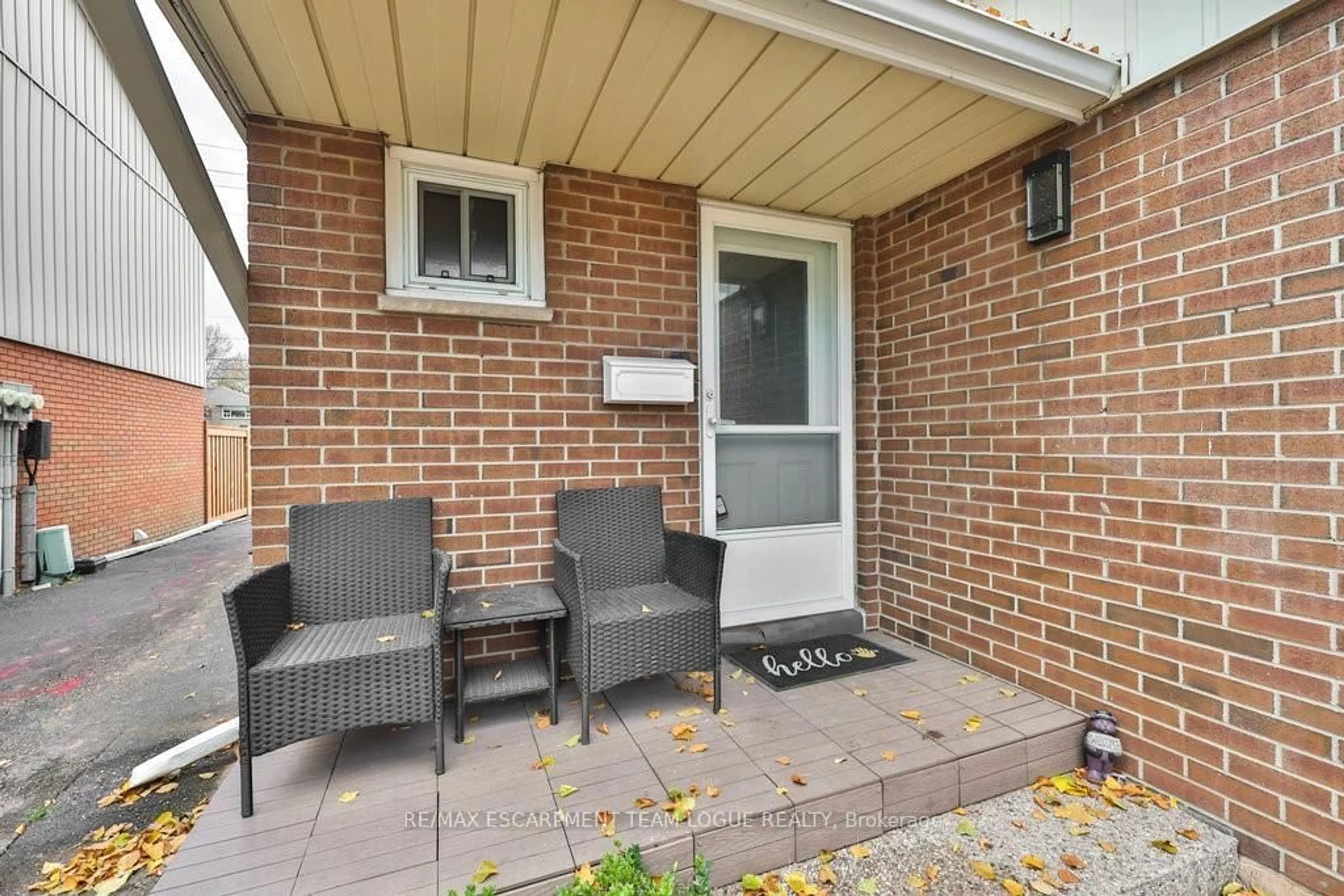 Patio, street for 5017 Pinedale Ave #23, Burlington Ontario L7L 5J6
