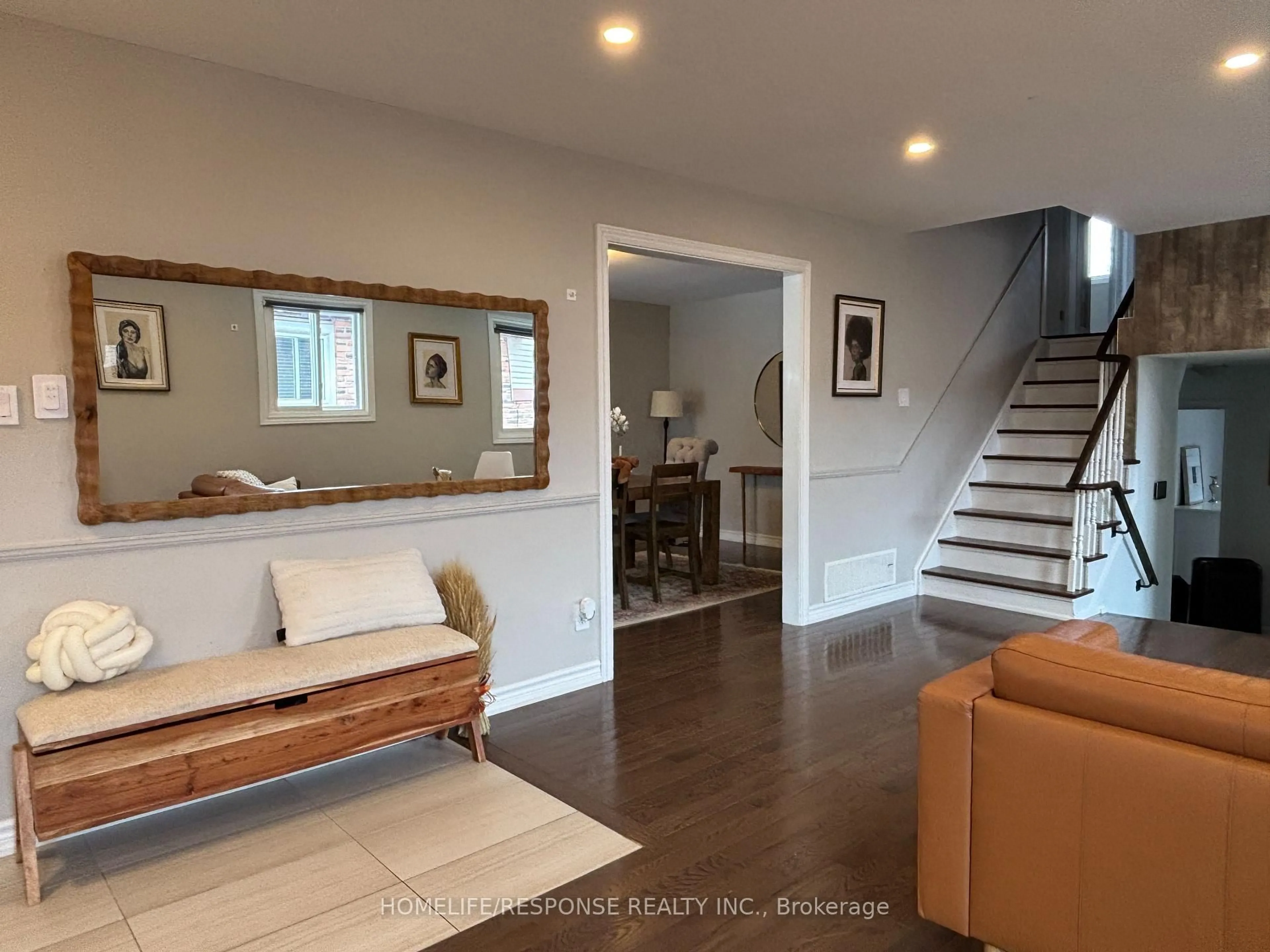 Living room with furniture, unknown for 1464 JEFFERSON Cres, Oakville Ontario L6H 3G6