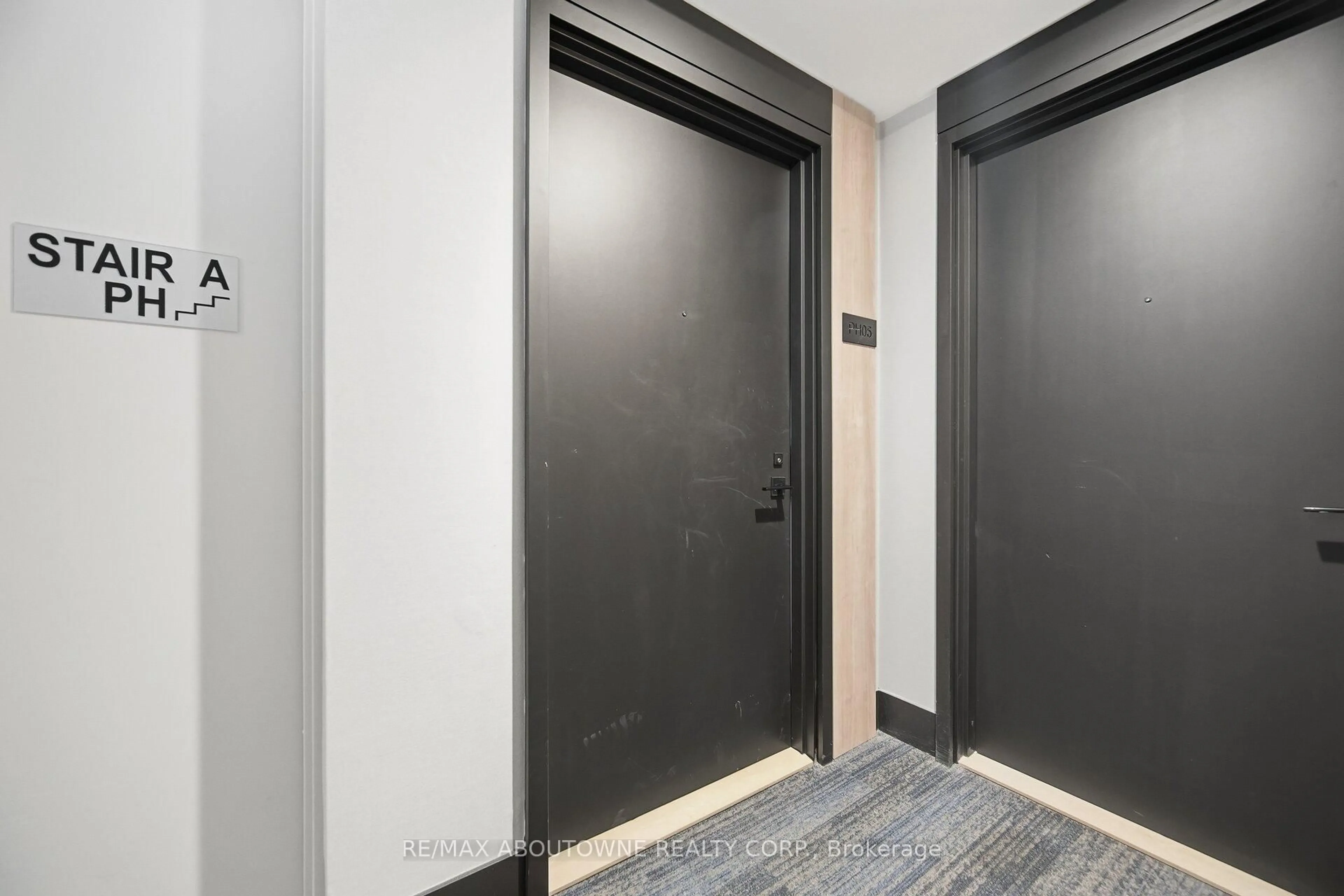 Indoor entryway for 500 Plains Rd #PH05, Burlington Ontario L7T 0C8