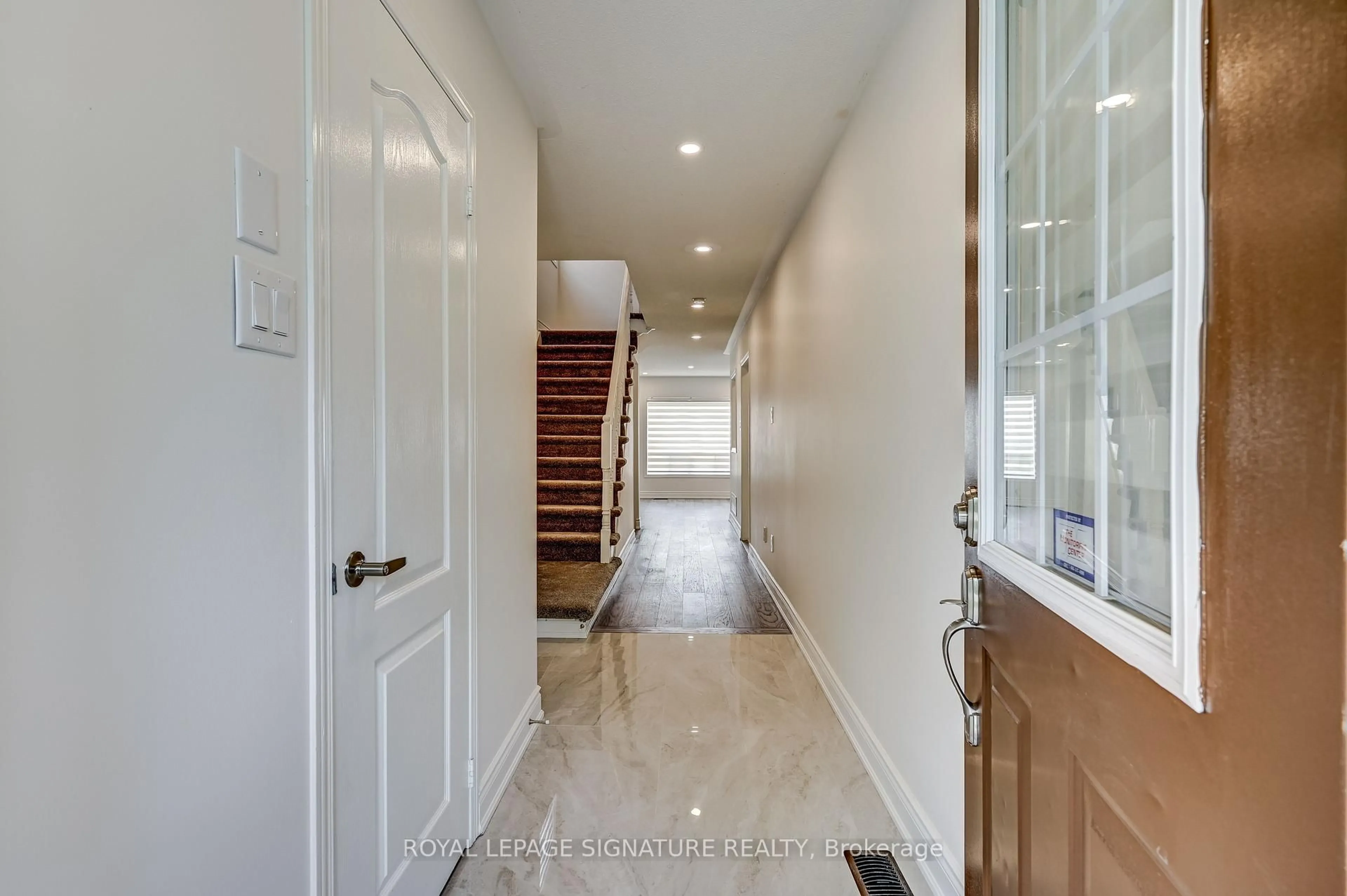 Indoor entryway for 7360 Zinnia Pl #36, Mississauga Ontario L5W 2A3