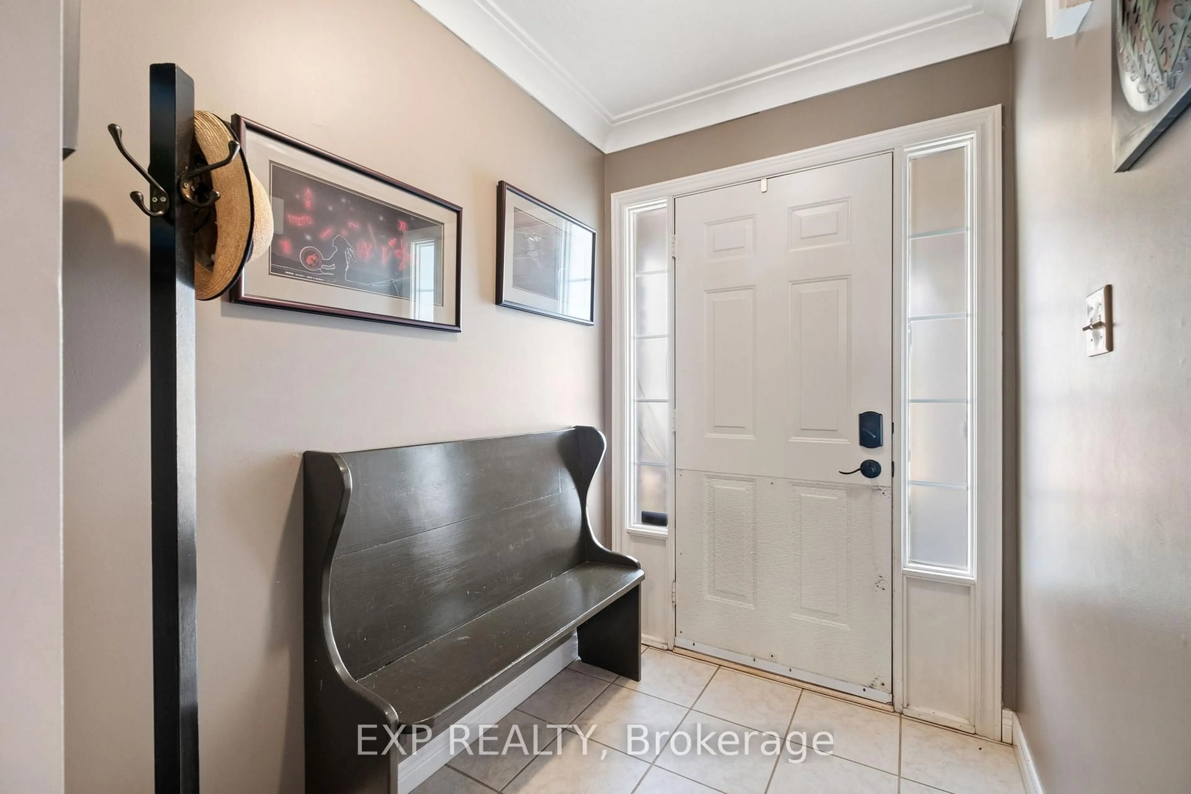 Indoor entryway for 130 Robert St #22, Milton Ontario L9T 6E3