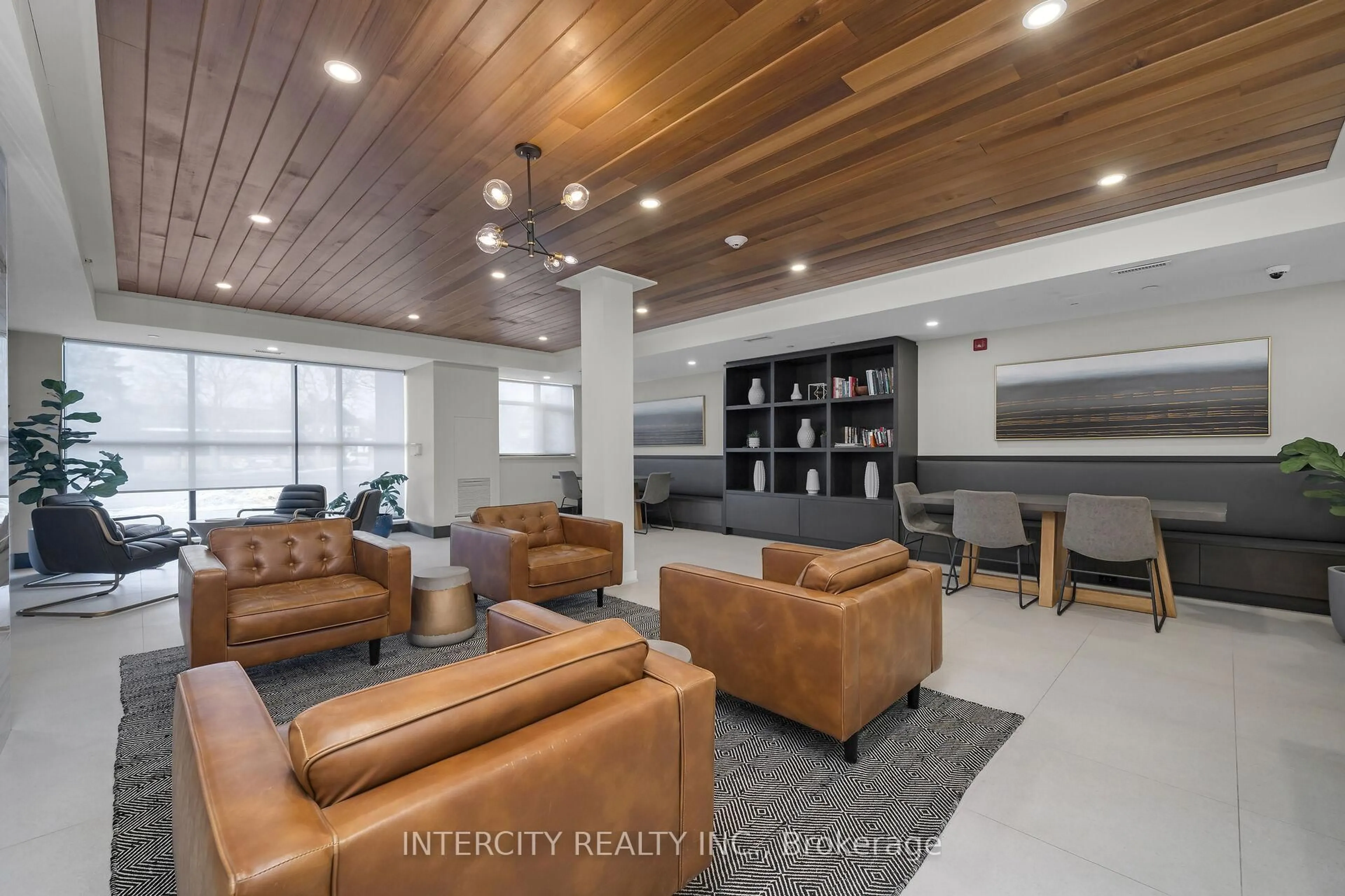 Lobby for 320 Plains Rd #603, Burlington Ontario L7T 0C1