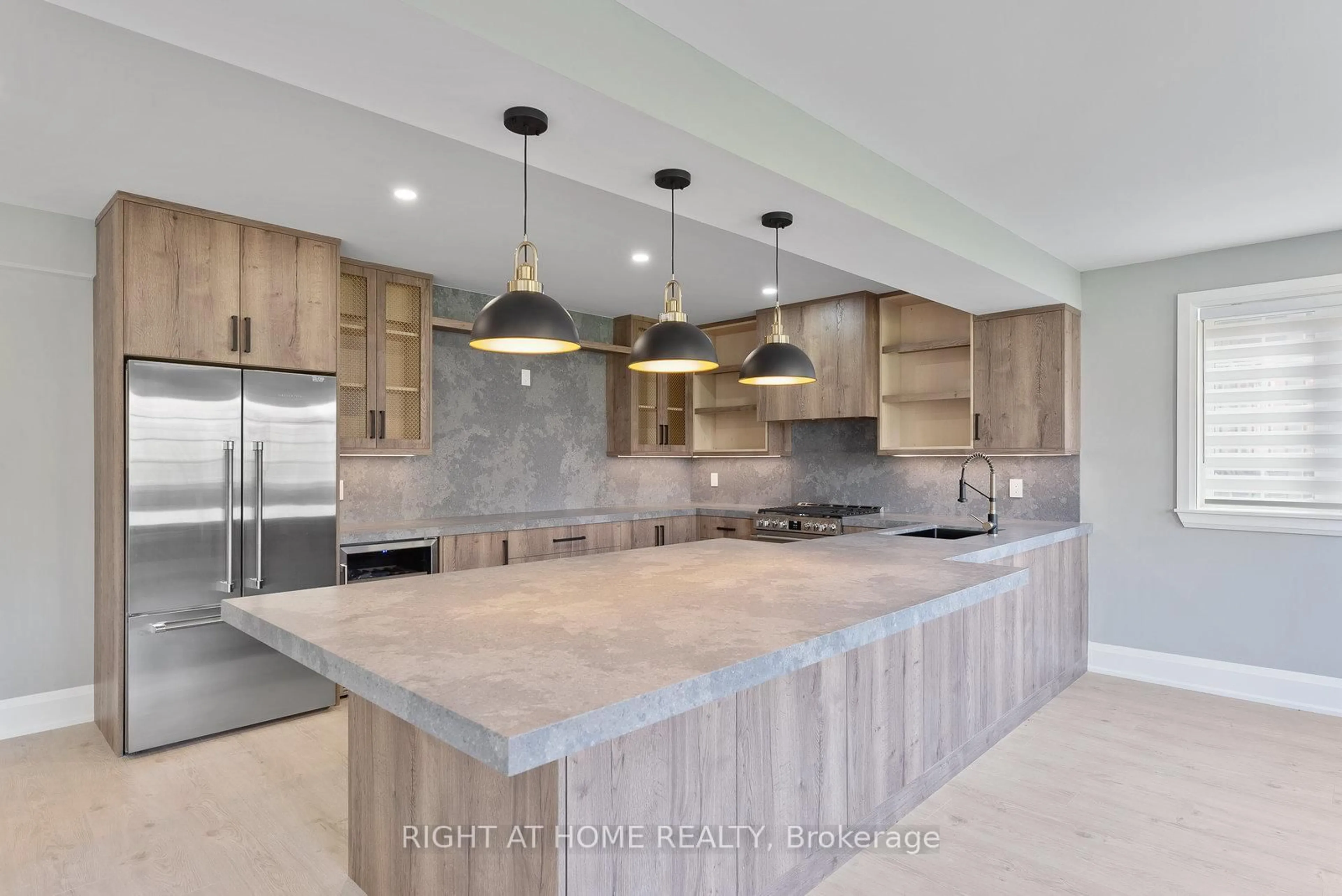 Contemporary kitchen, unknown for 10 RIVERWOOD Terr, Caledon Ontario L7E 1S1