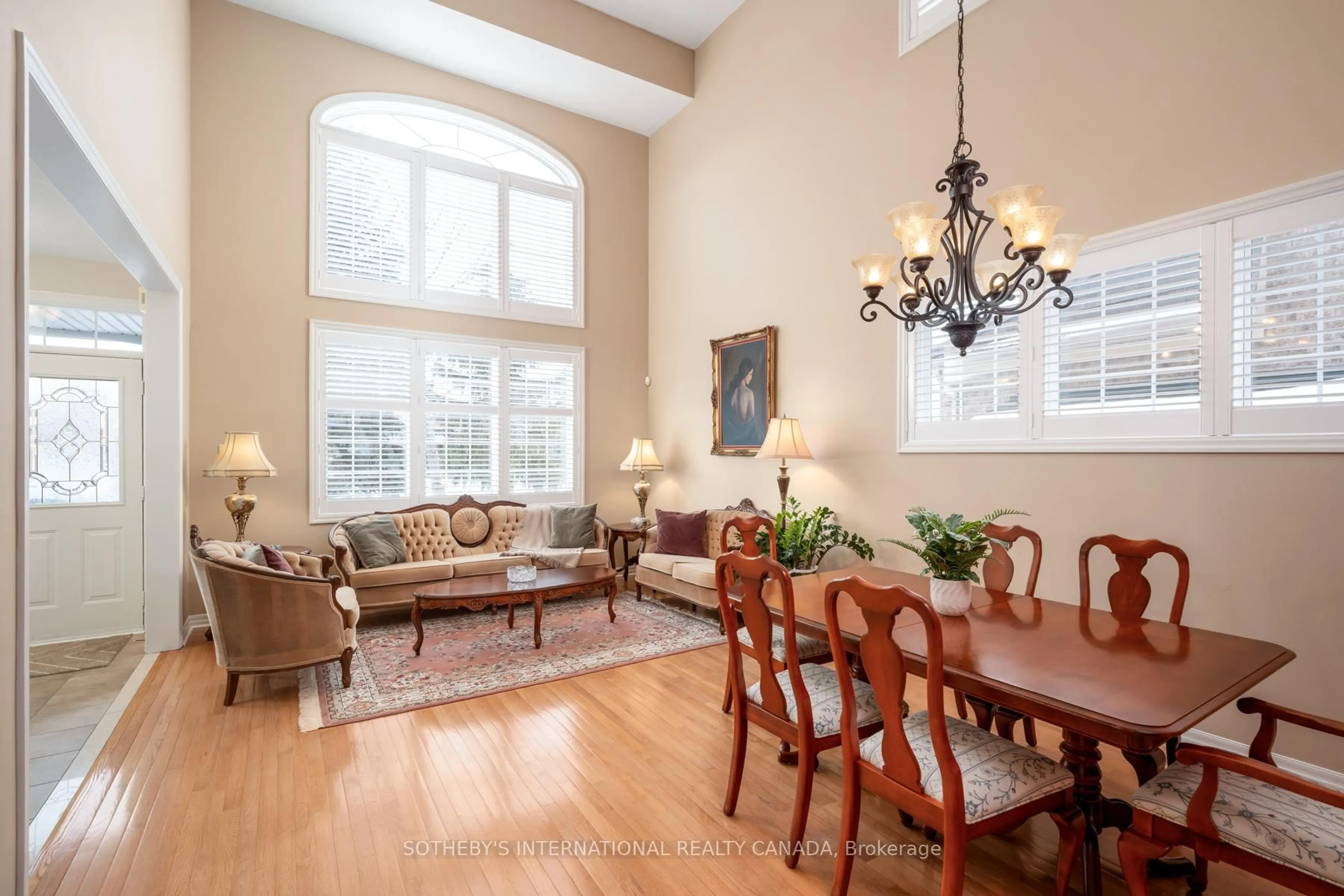 Dining room, wood/laminate floor for 1357 Pine Glen Rd, Oakville Ontario L6M 4C1