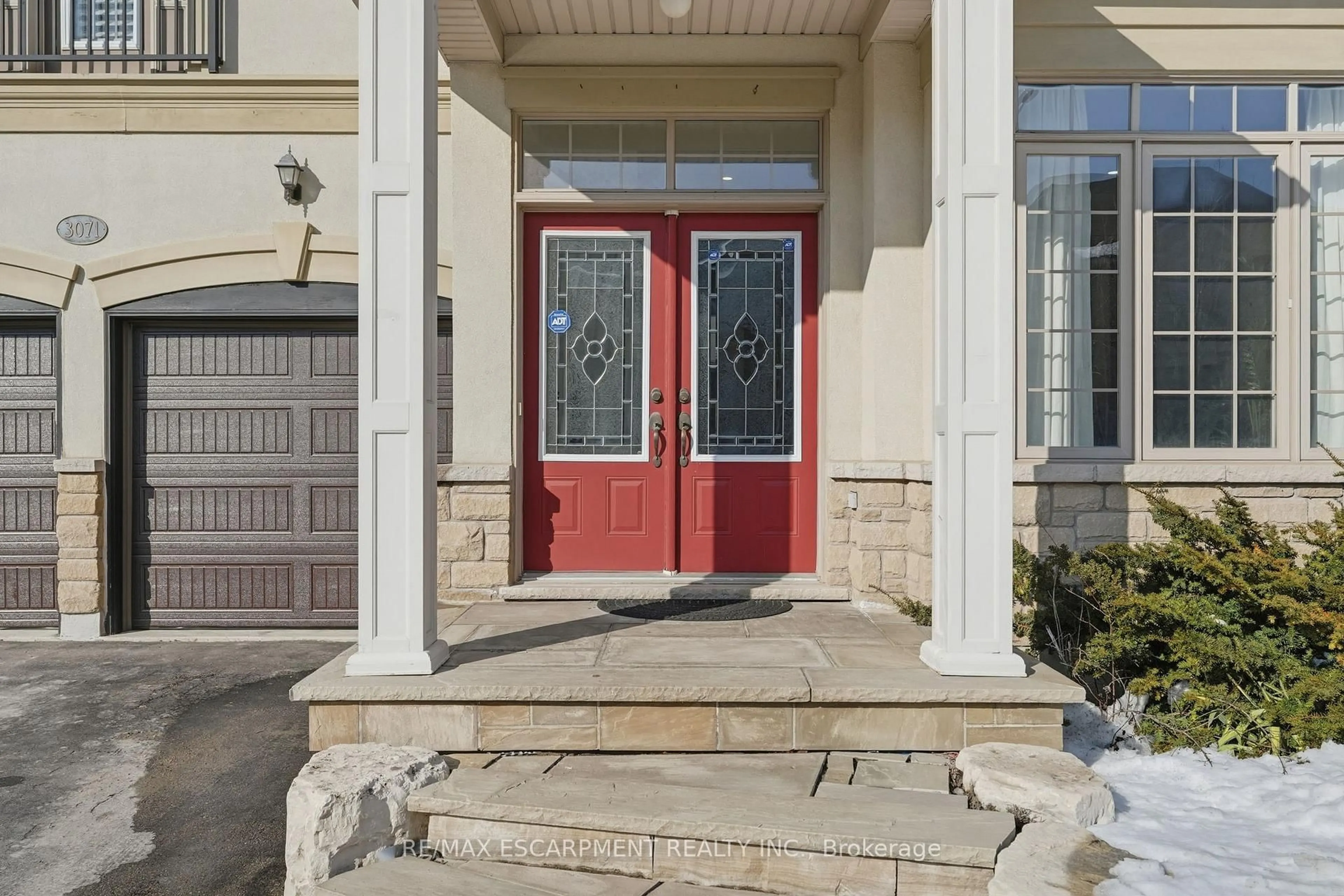 Indoor entryway for 3071 Jenn Ave, Burlington Ontario L7M 0C7