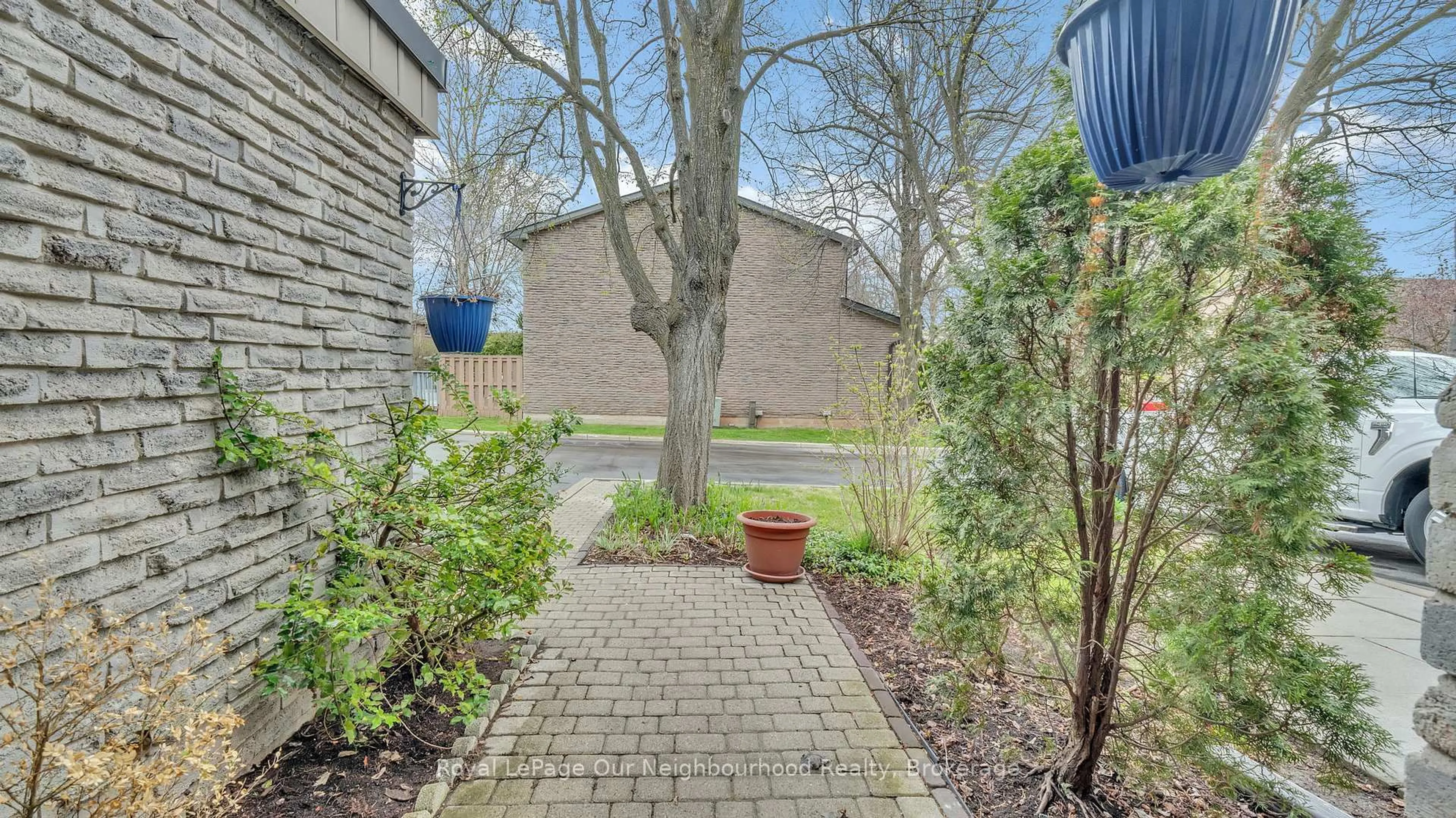 Patio, street for 616 Forestwood Cres, Burlington Ontario L7L 4K5