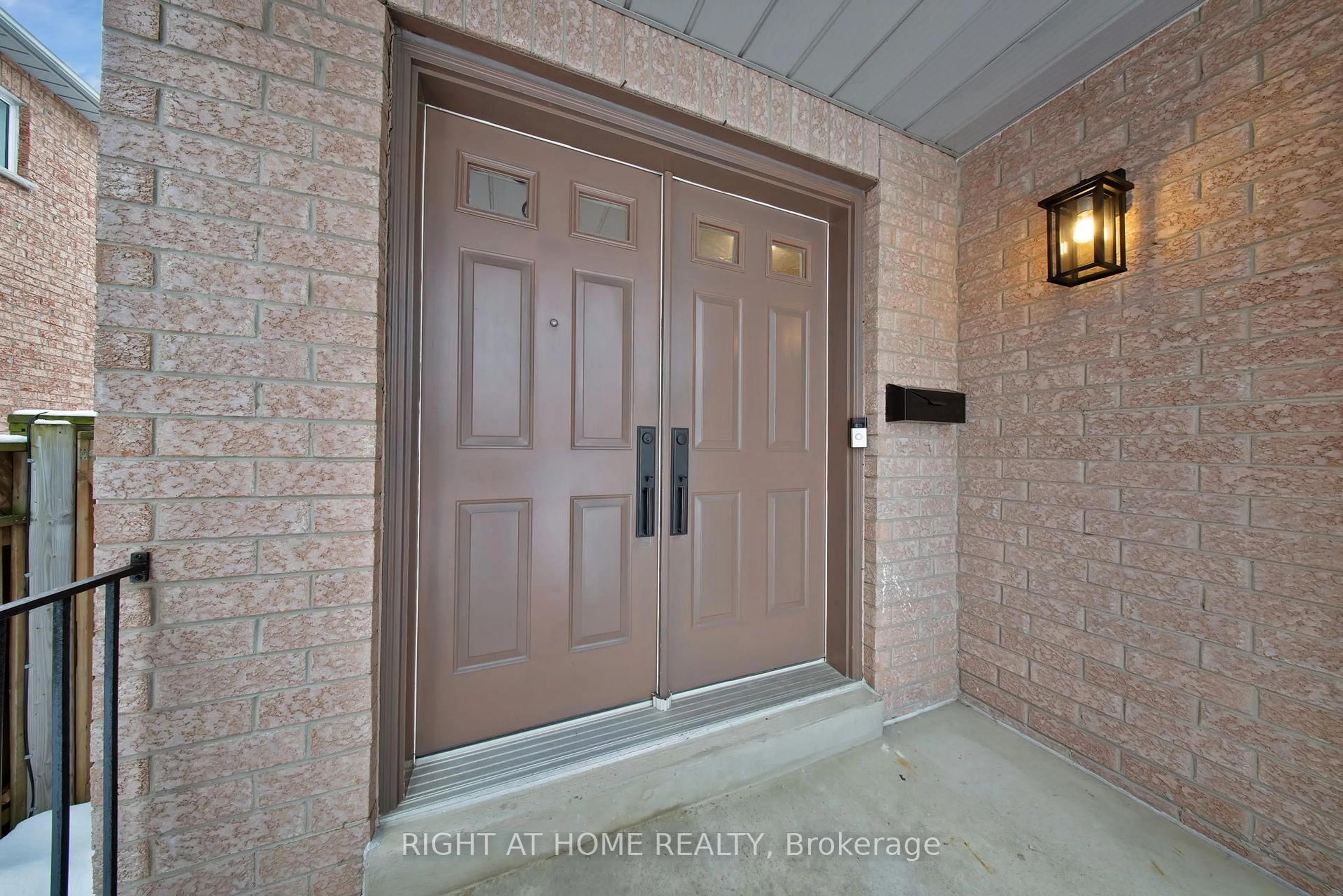 Indoor entryway for 215 Queenslea Ave, Toronto Ontario M9N 3X5