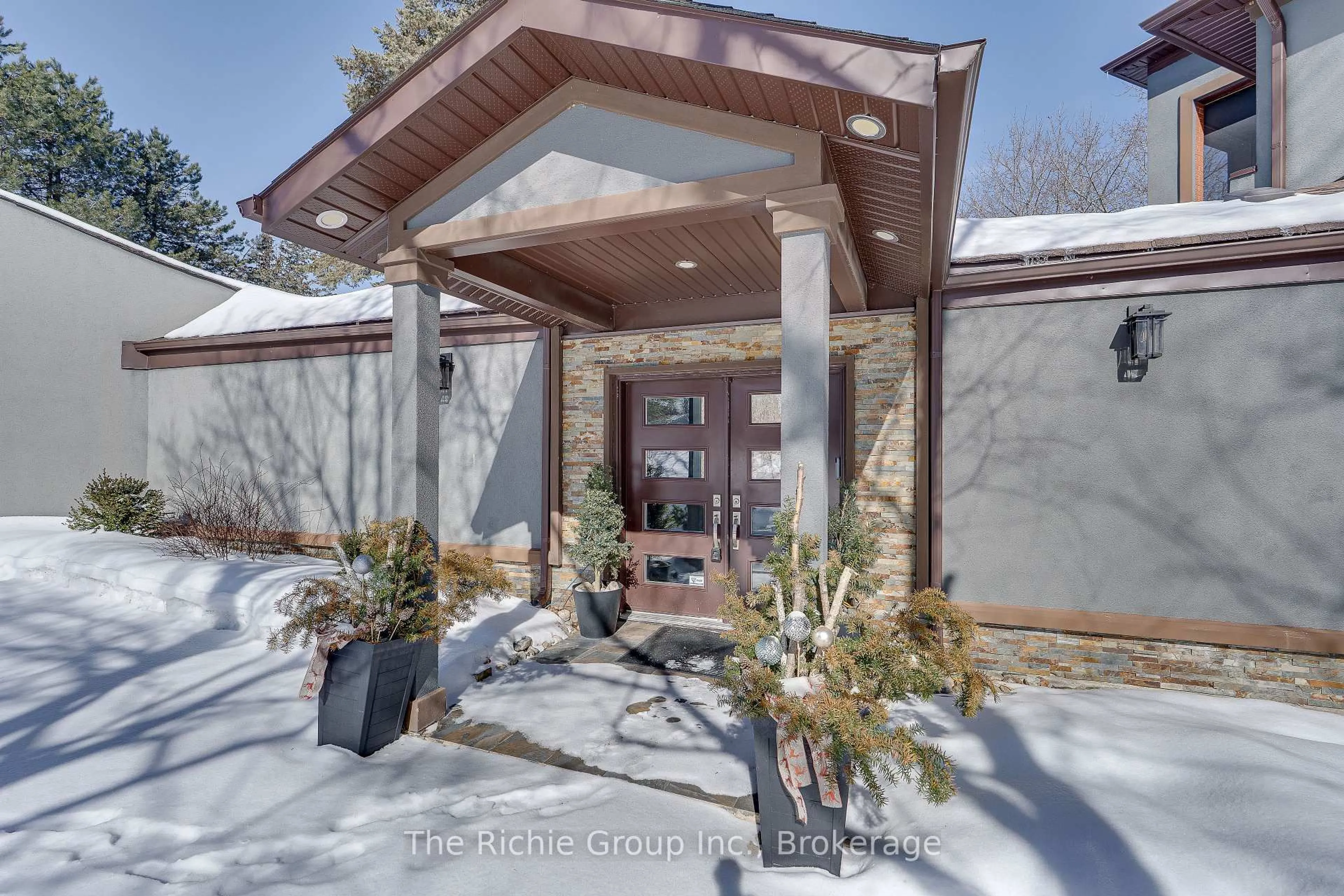 Indoor entryway for 21 Bartley Dr, Caledon Ontario L7E 0N1