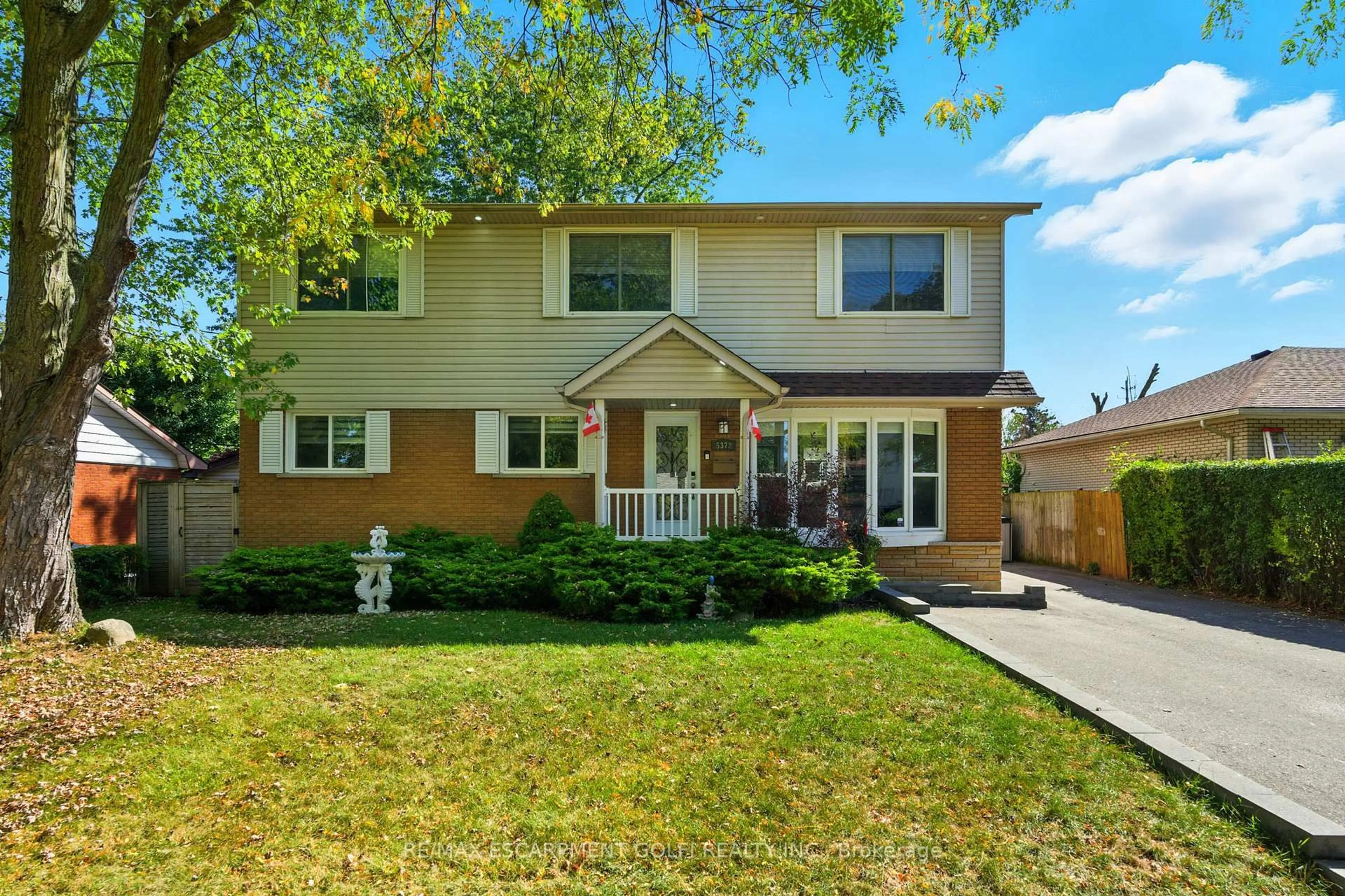 Home with brick exterior material, street for 5372 Spruce Ave, Burlington Ontario L7L 1N7