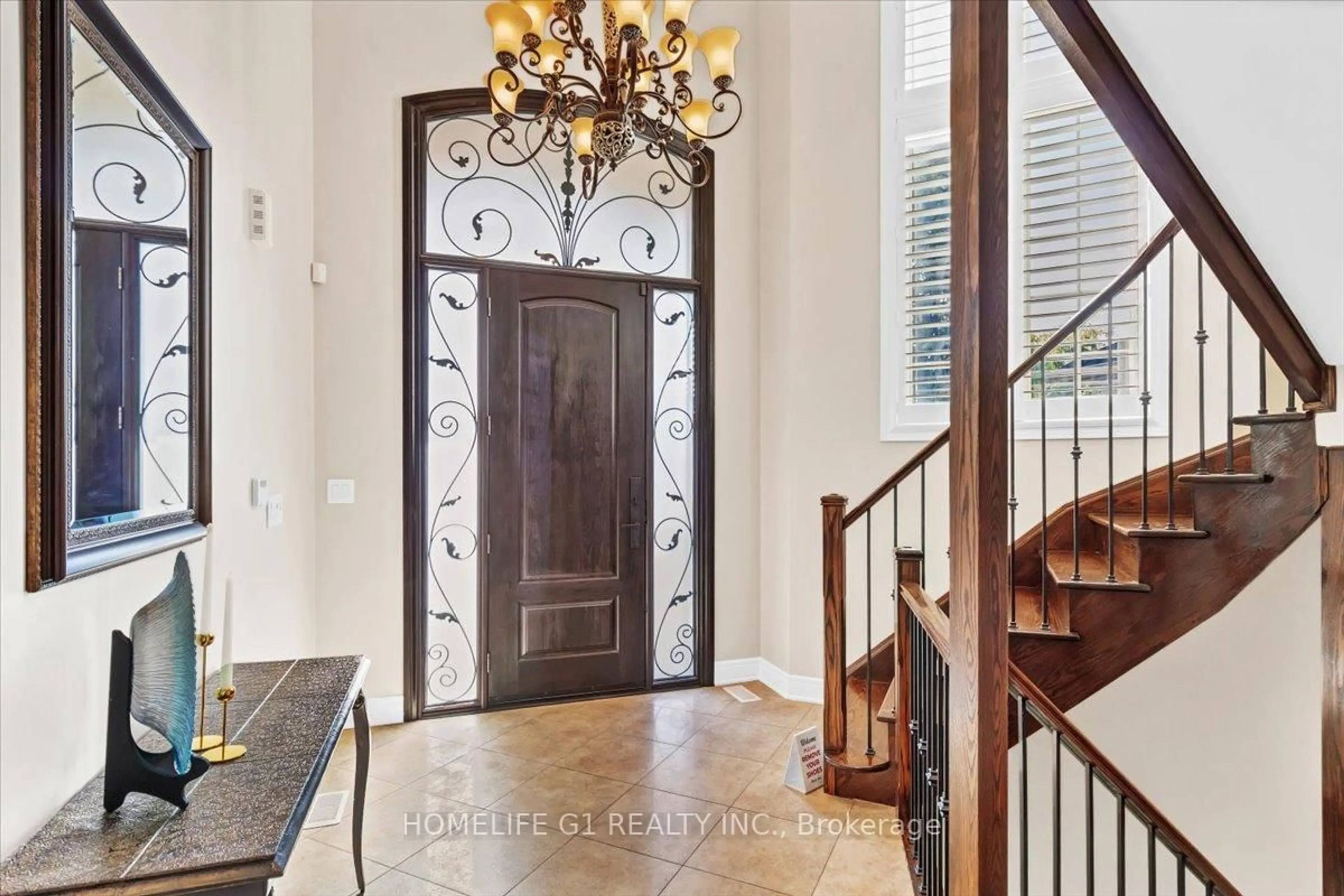 Indoor entryway for 2355 North Ridge Tr, Oakville Ontario L6H 0A8