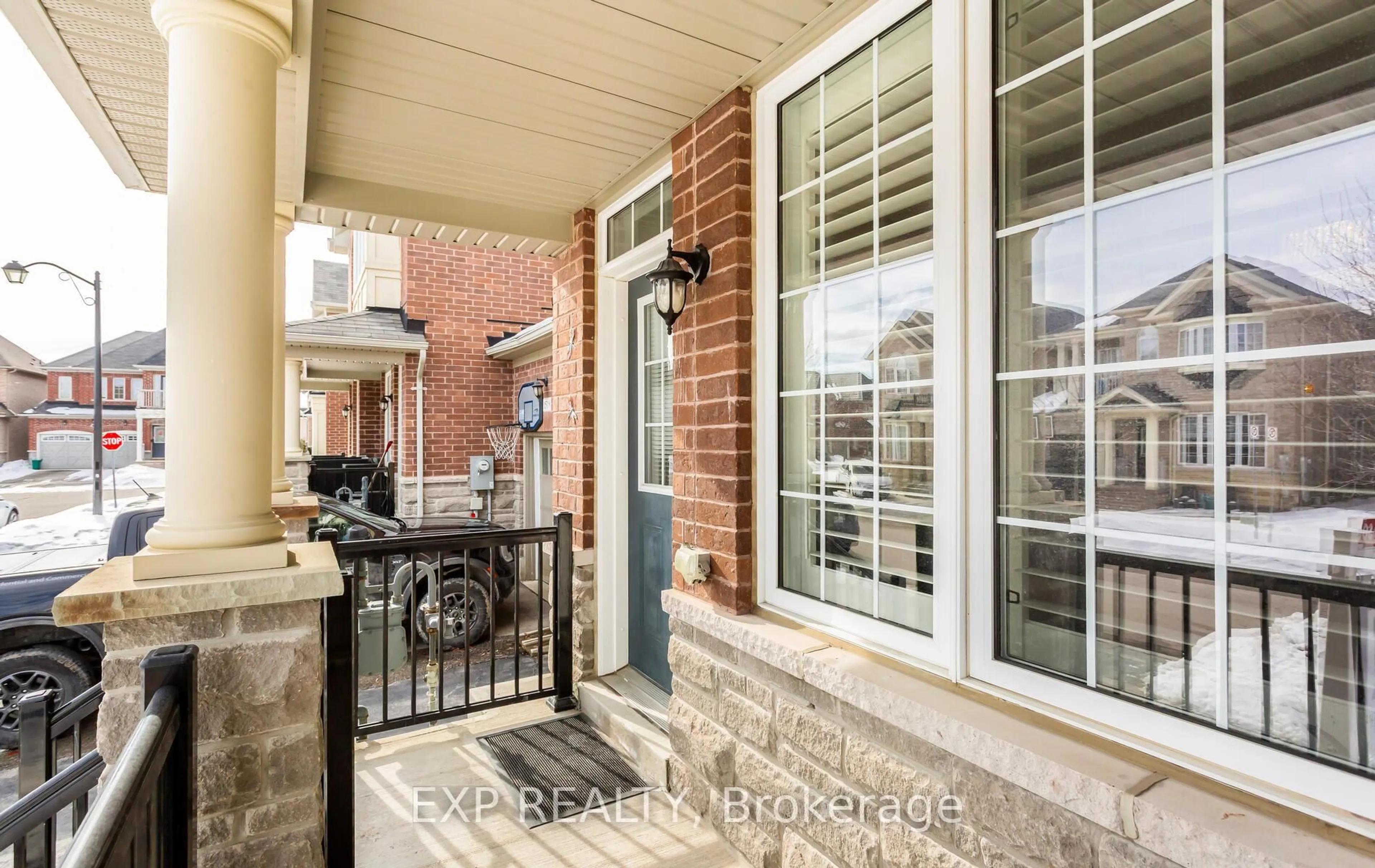 Indoor entryway for 1516 Haws Cres, Milton Ontario L9T 8V1