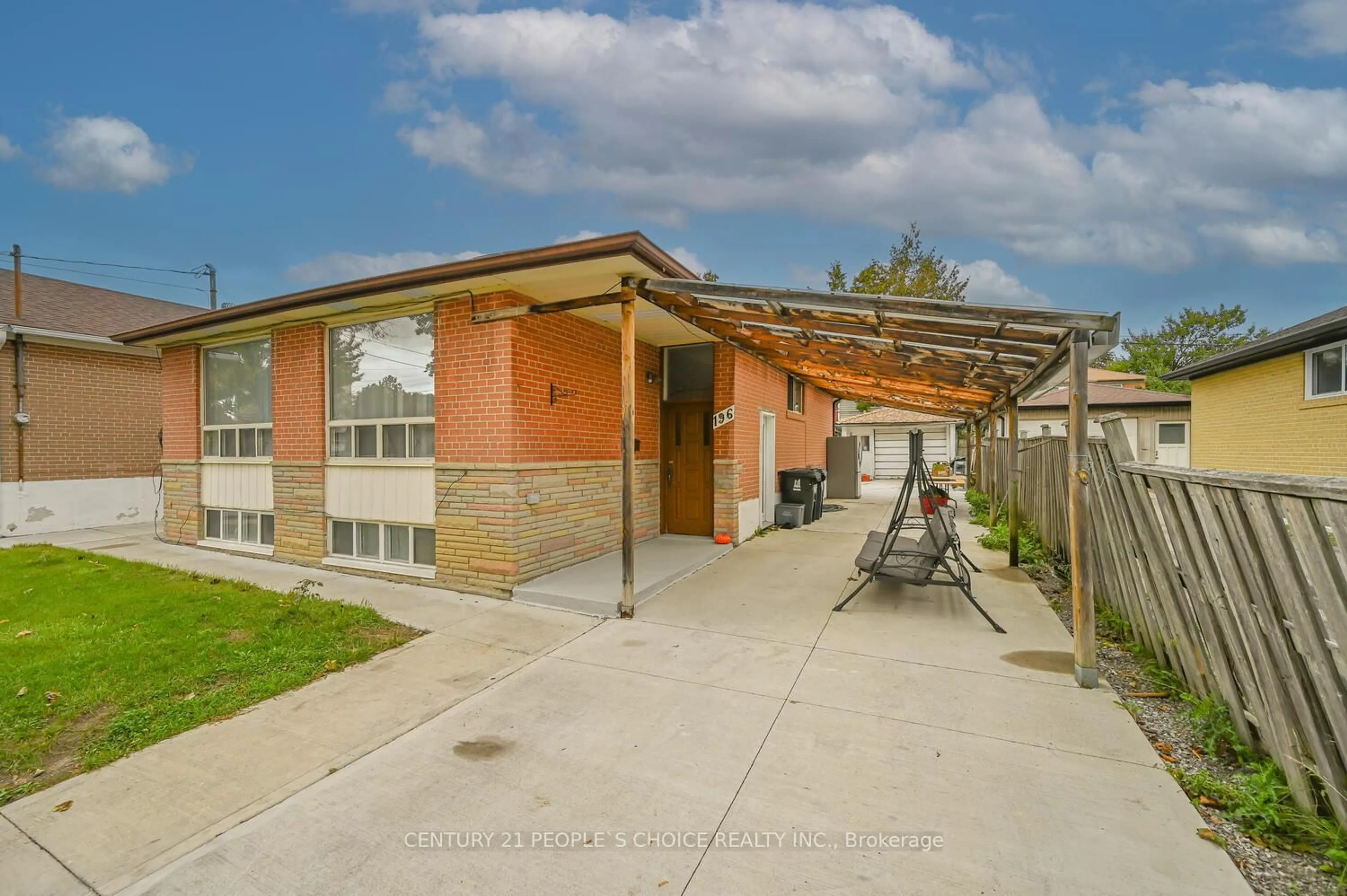 Patio, building for 196 Taysham Cres, Toronto Ontario M9V 1X7