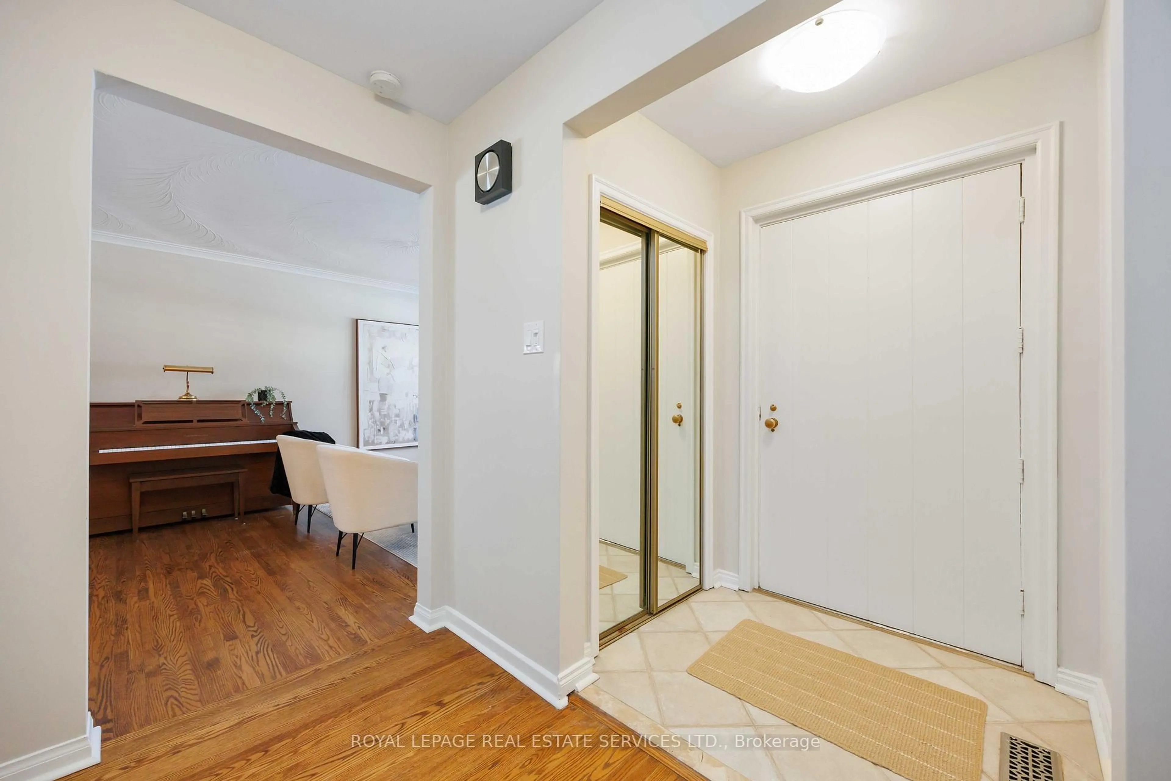 Indoor entryway for 2 Cherry Post Cres, Toronto Ontario M9C 2K1